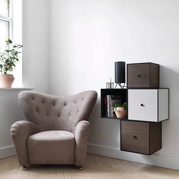 Frame 35 kub med dörr, rökt ek Audo Copenhagen