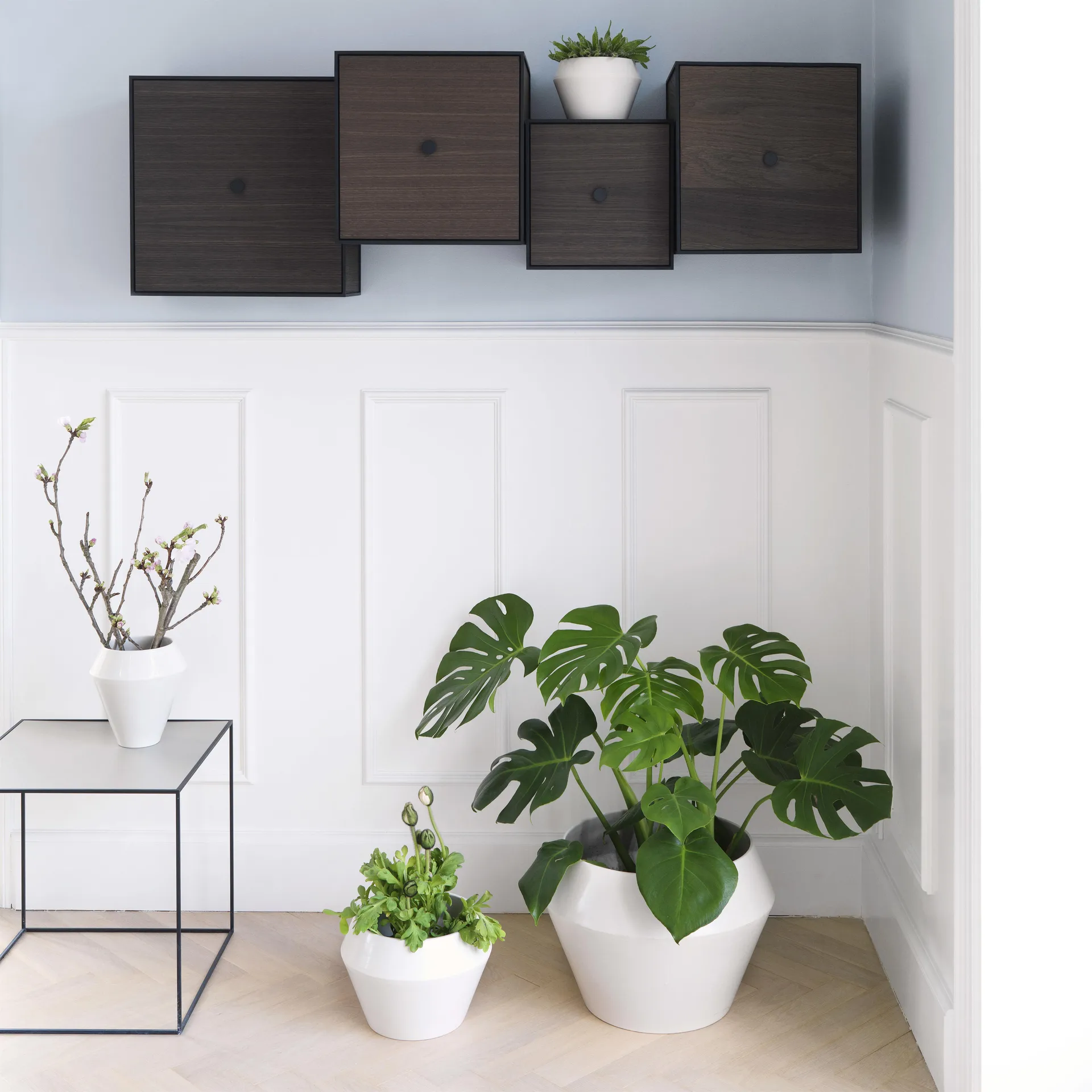 Frame 42 kub med dörr, rökt ek Audo Copenhagen