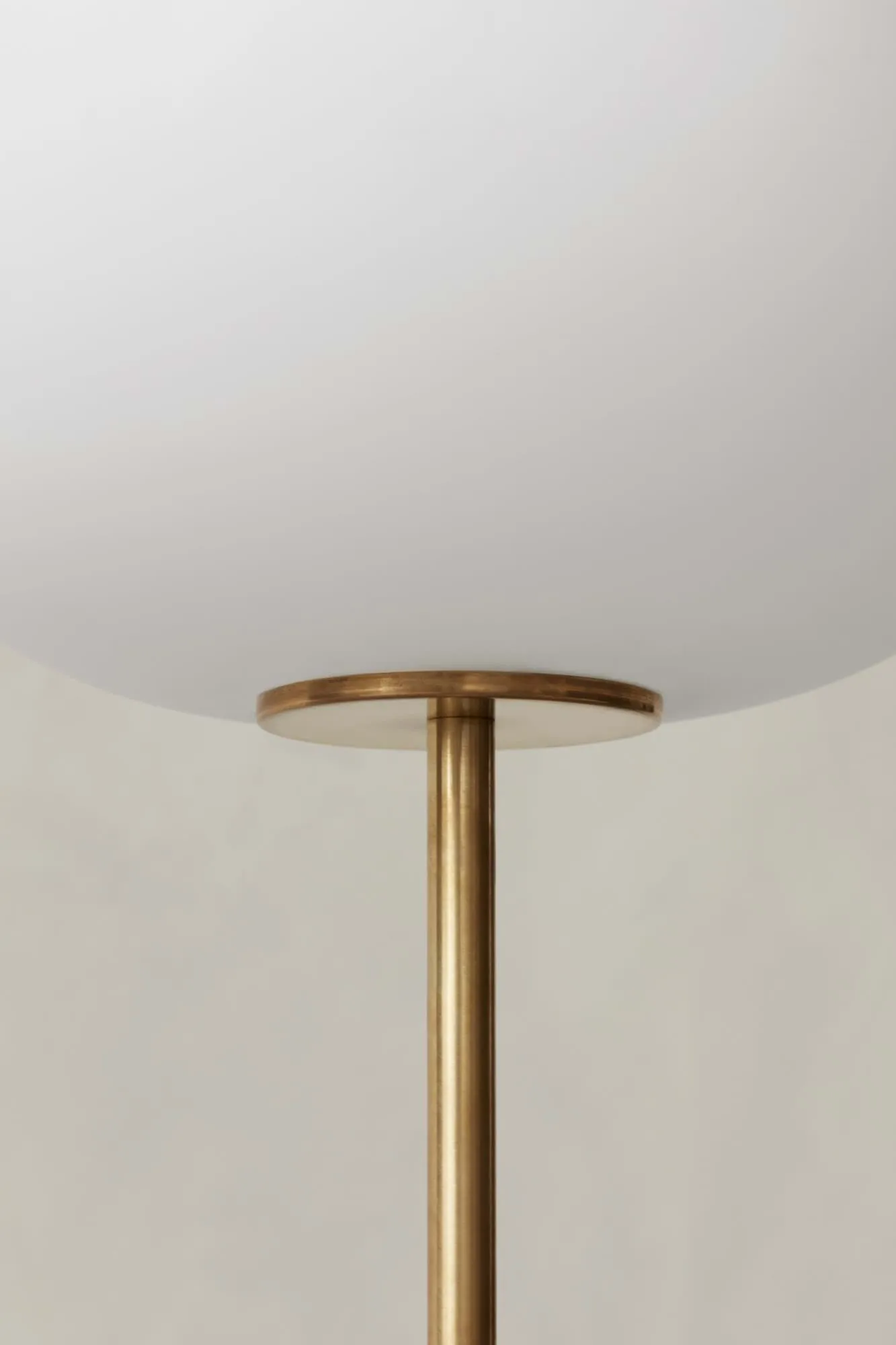 JWDA golvlampa, Travertin-borstad mässing, 130 cm Audo Copenhagen