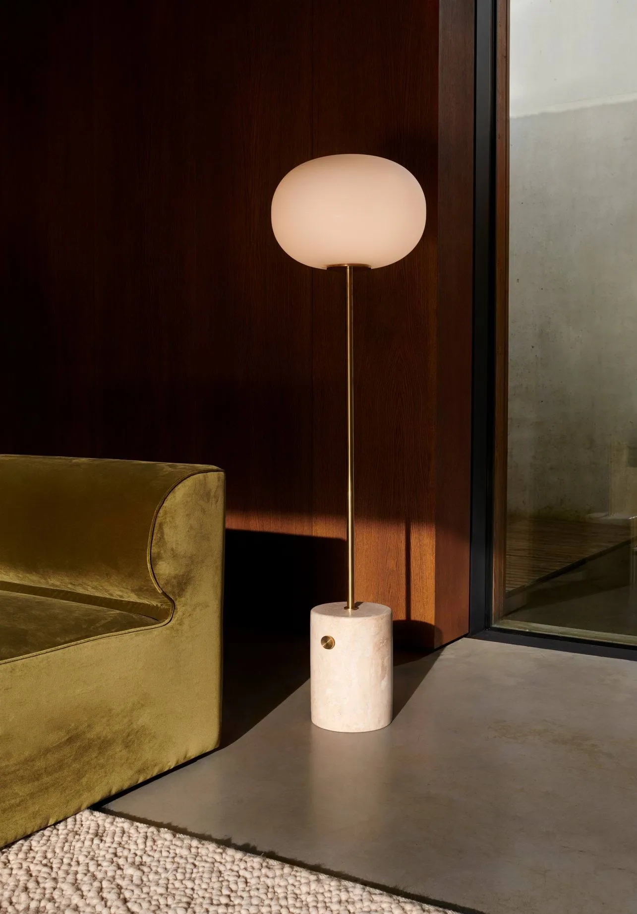 JWDA golvlampa, Travertin-borstad mässing, 130 cm Audo Copenhagen