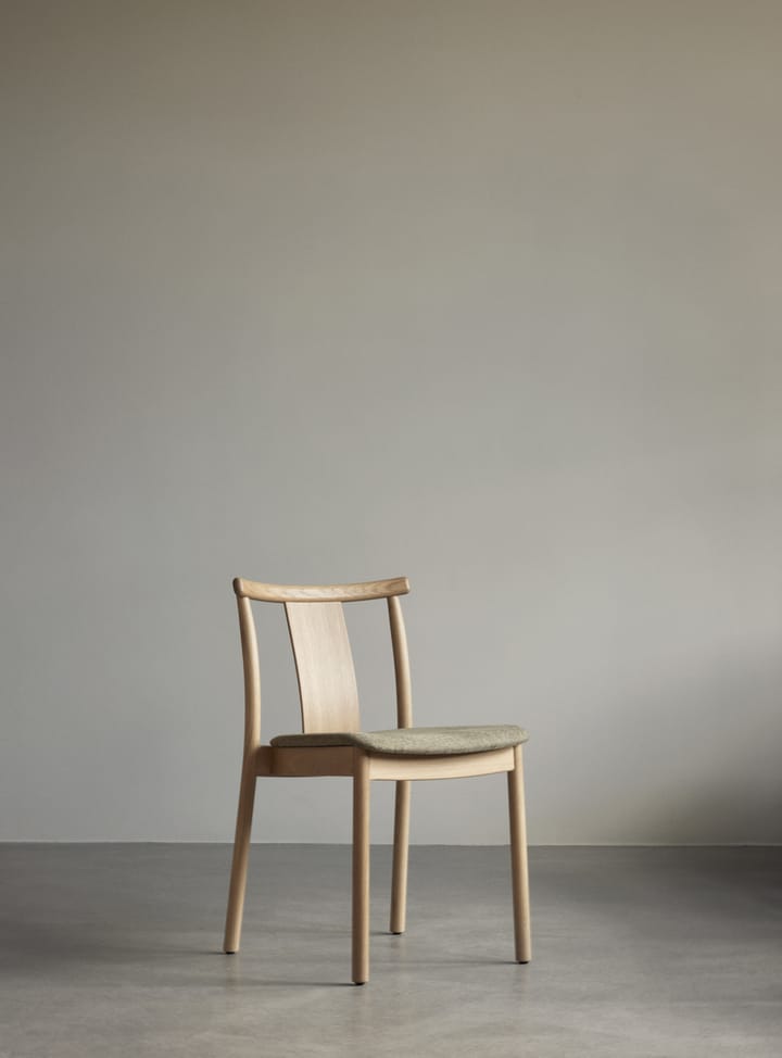 Merkur stol med dyna, Oak-Hallingdal 0200 beige Audo Copenhagen