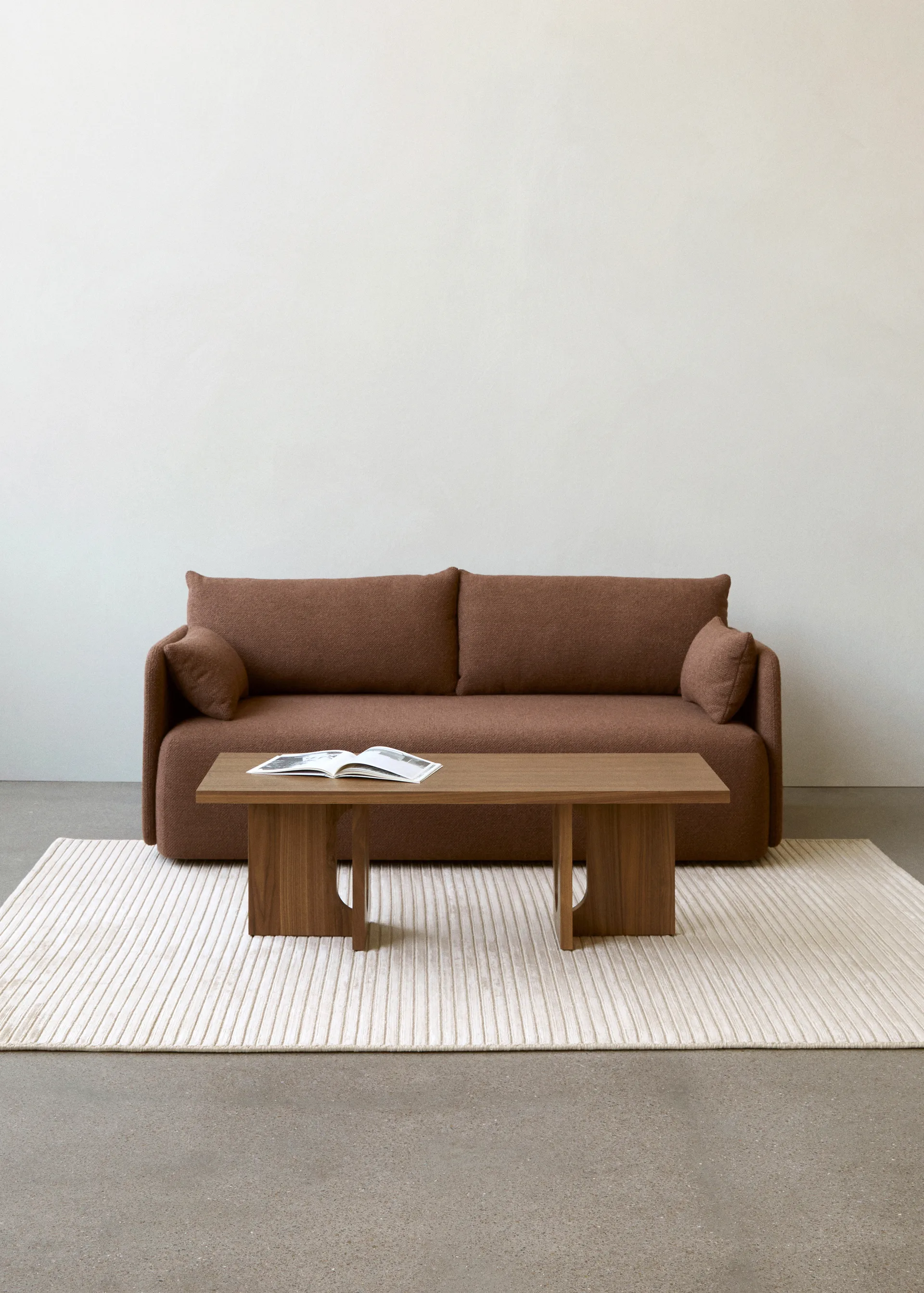 Offset soffa 2-sits, Audo Bouclé 08 Bordeaux Audo Copenhagen