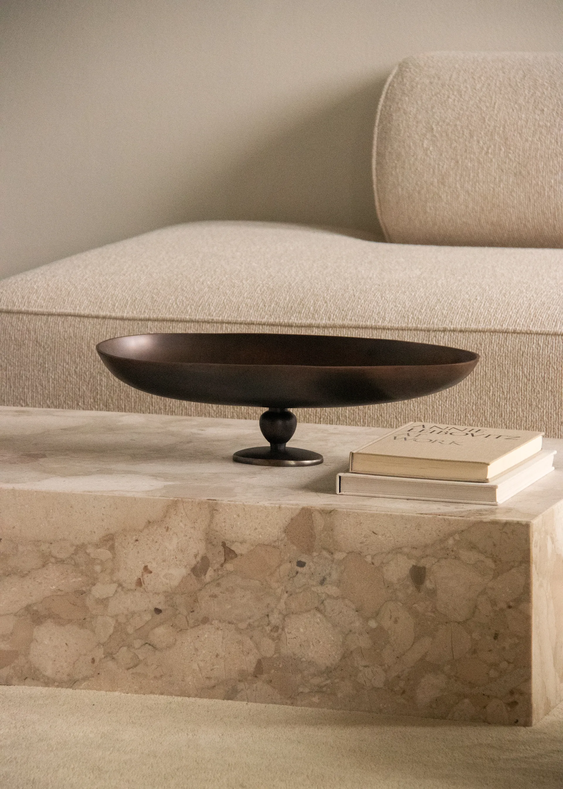 Pavot serveringsfat på fot, Brun Audo Copenhagen