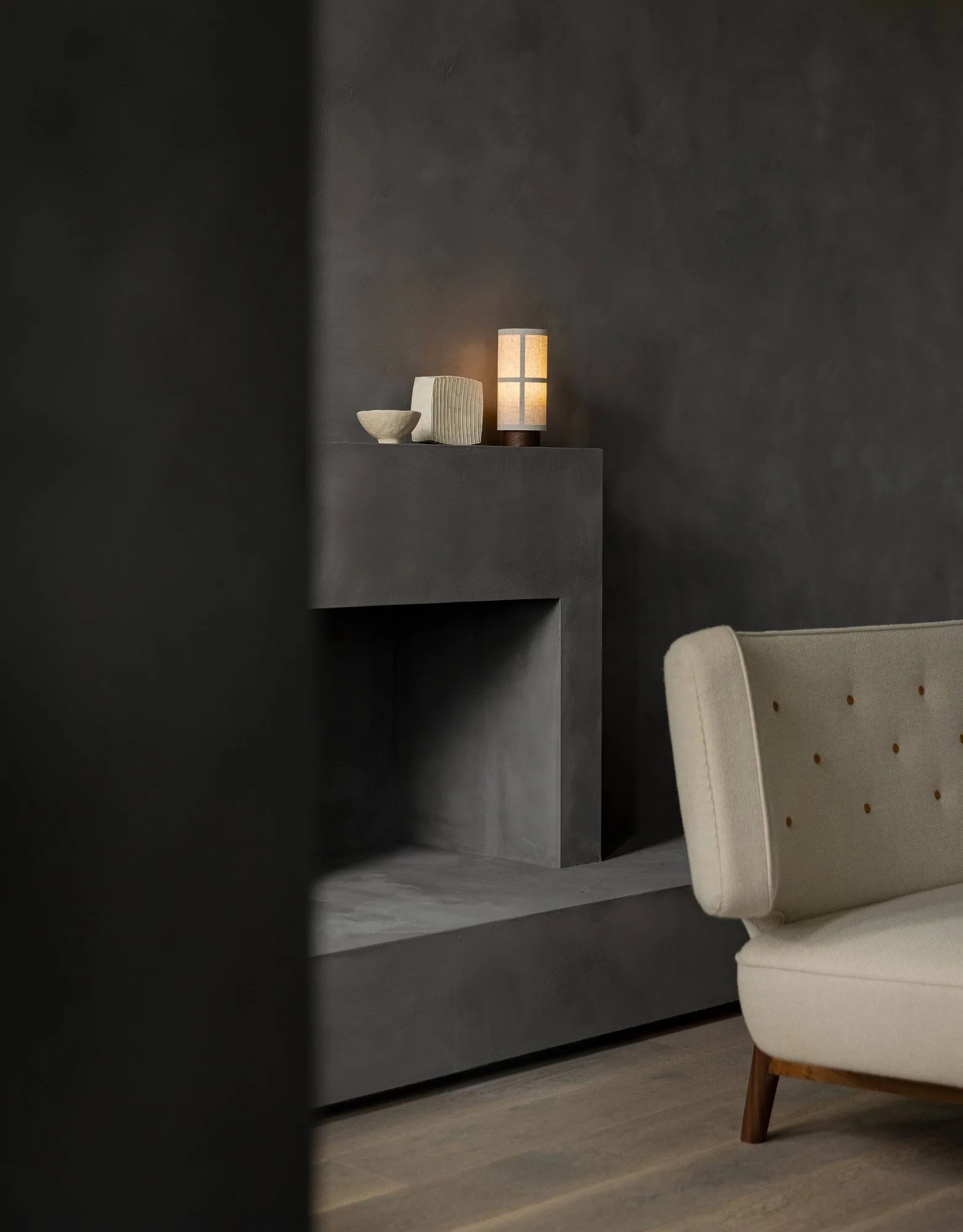 Radiohus soffa, Re-wool 218-naturell ek, läderknappar, 3-sits Audo Copenhagen