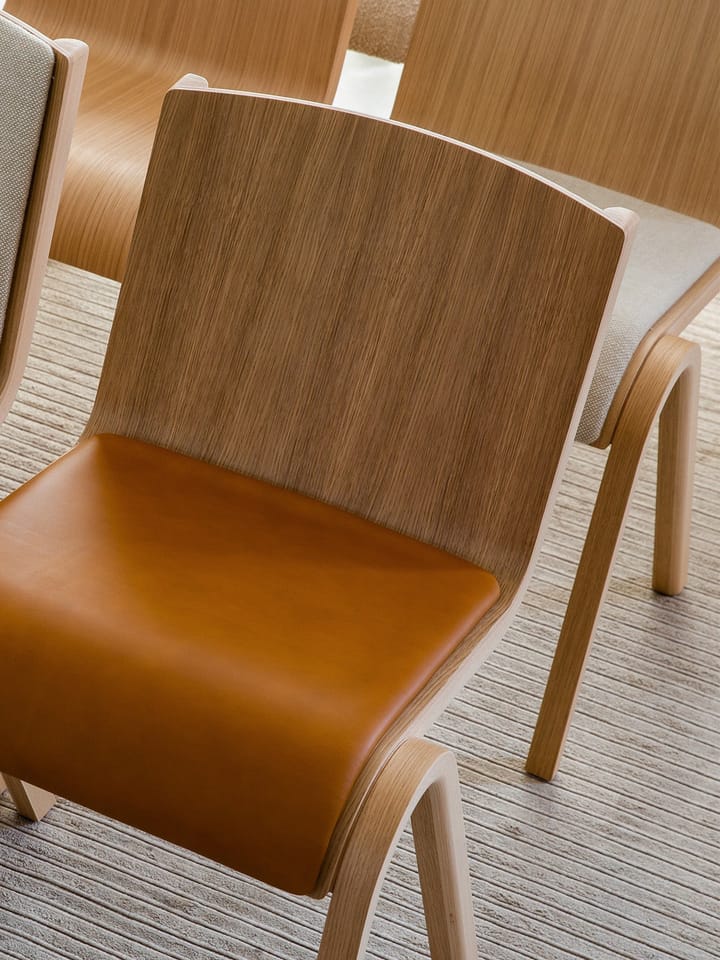 Ready stol klädd sits, Red oak-Audo Bouclé 02 Audo Copenhagen