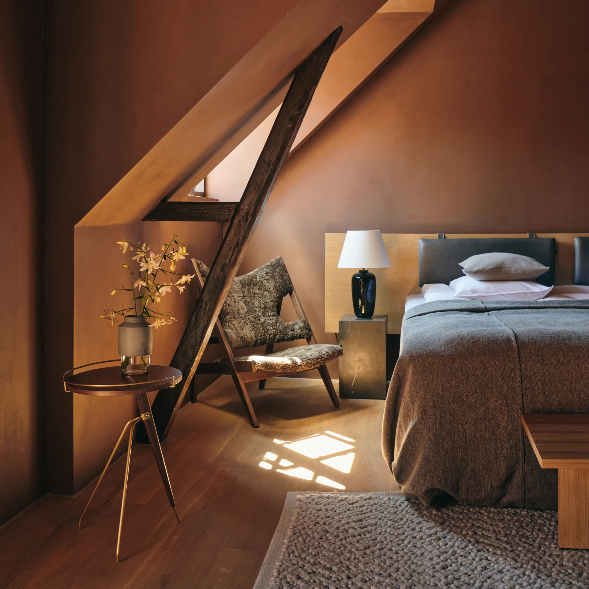 Umanoff sidobord valnöt-polerad mässing, 60 cm Audo Copenhagen