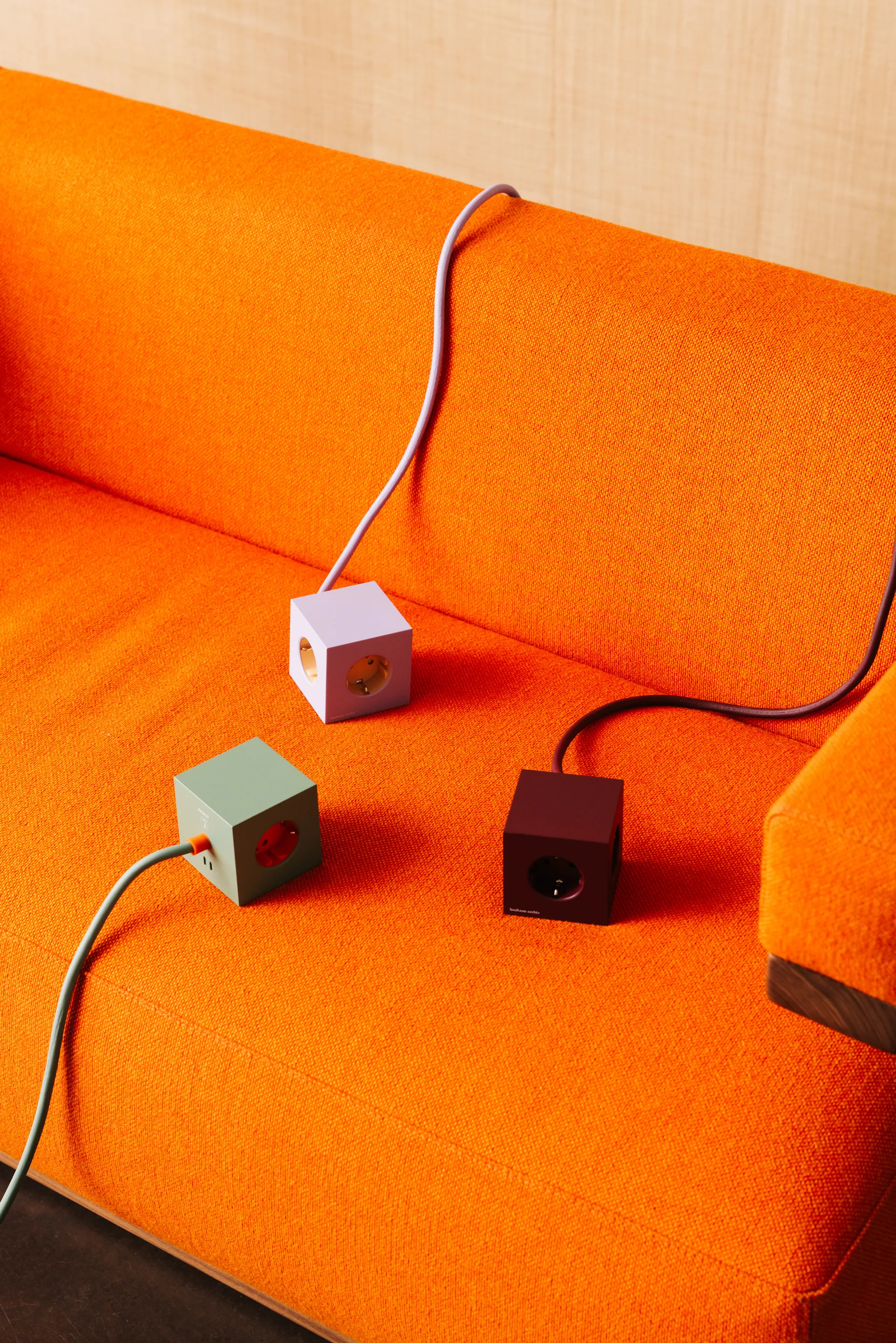 AVOLT x Bauhaus-Archiv Square 1 grenuttag USB-C, Gecko Bloom Avolt
