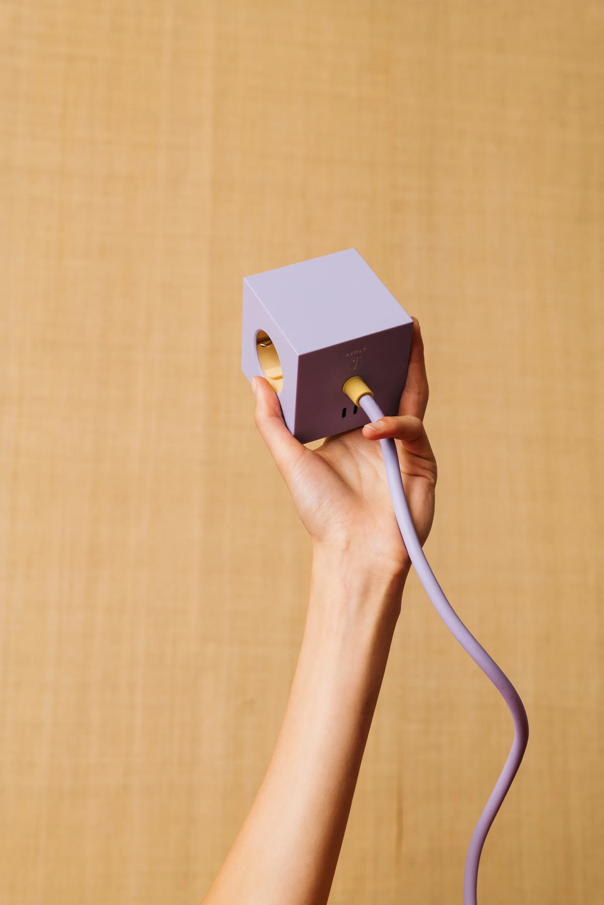 AVOLT x Bauhaus-Archiv Square 1 grenuttag USB-C, Lavender Glow Avolt