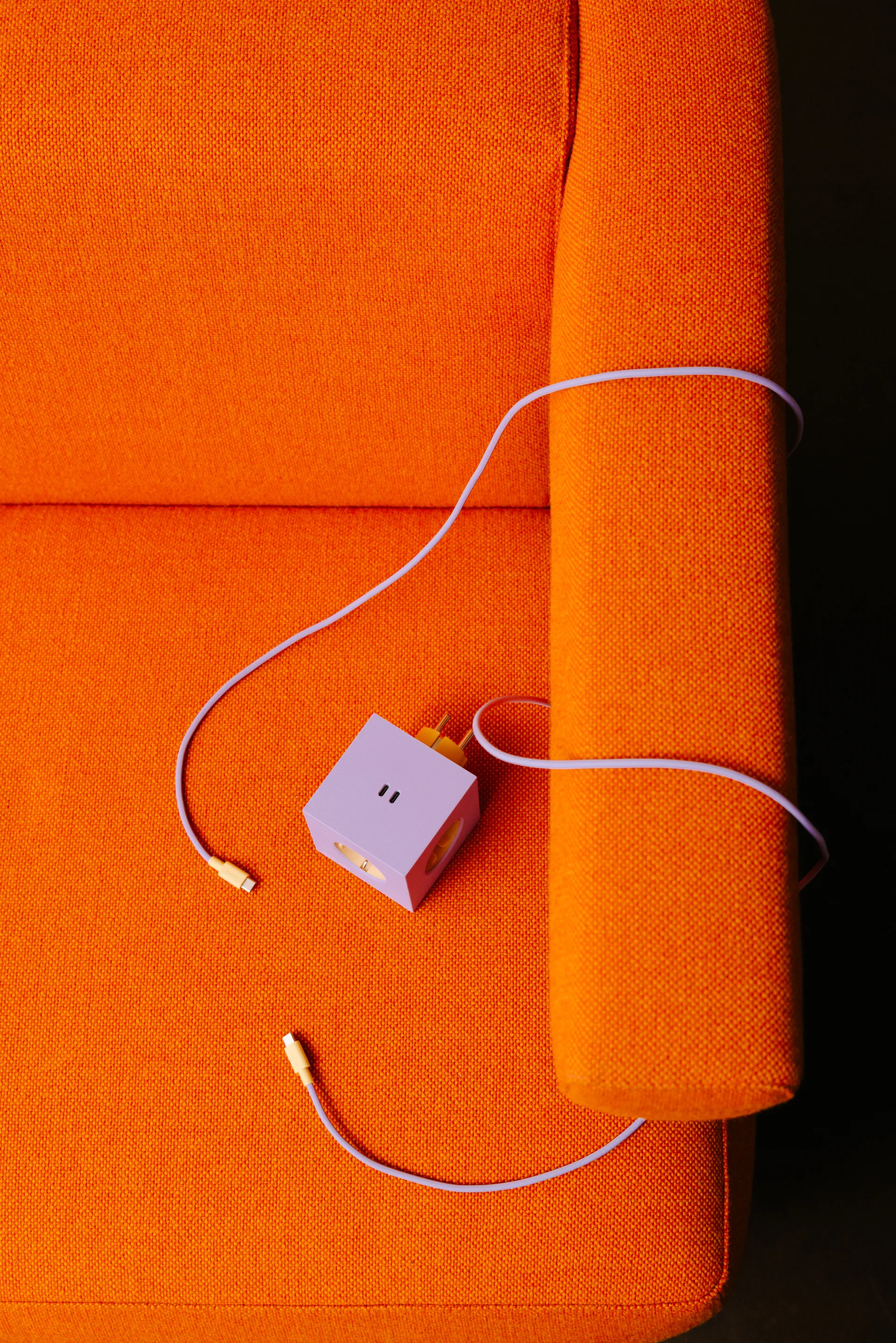 AVOLT x Bauhaus-Archiv Square 2 grenuttag USB-C, Lavender Glow Avolt