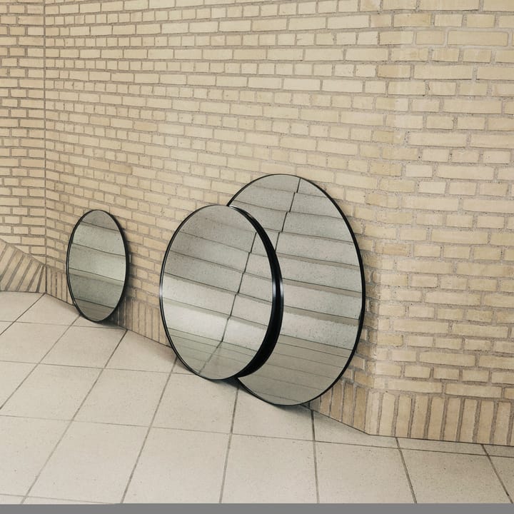 Circum spegel small Ø70 cm, klarglas-svart ram AYTM