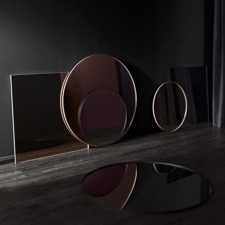Circum spegel small Ø70 cm, tonat glas-svart ram AYTM