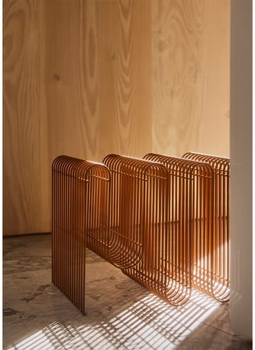 Curva tidningsställ - Amber - AYTM