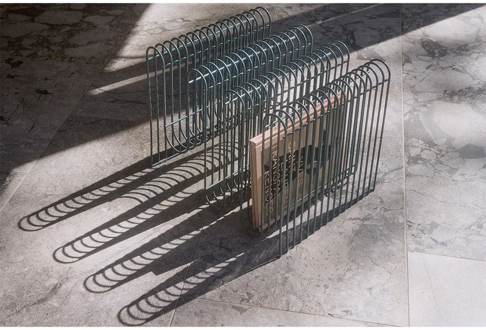 Curva tidningsställ, Dusty blue AYTM