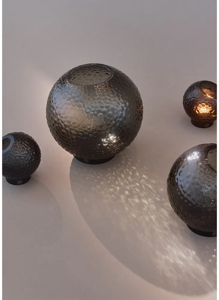 Globe bubbles vas Ø17 cm, Black AYTM