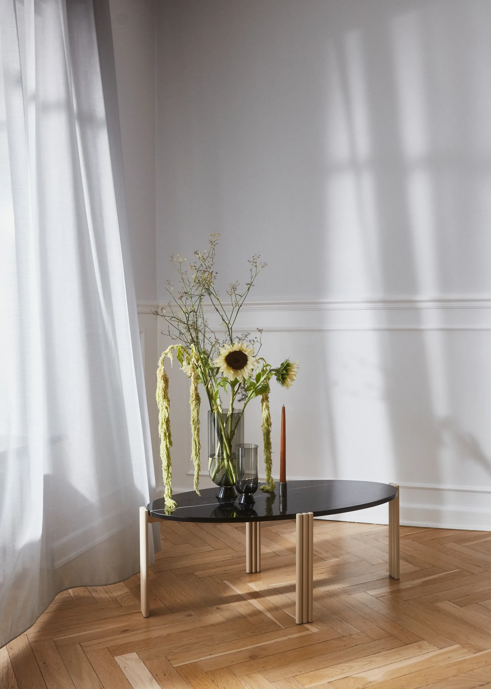 Tribus soffbord oval 92,4x47,6x35 cm, Light Sand-black AYTM