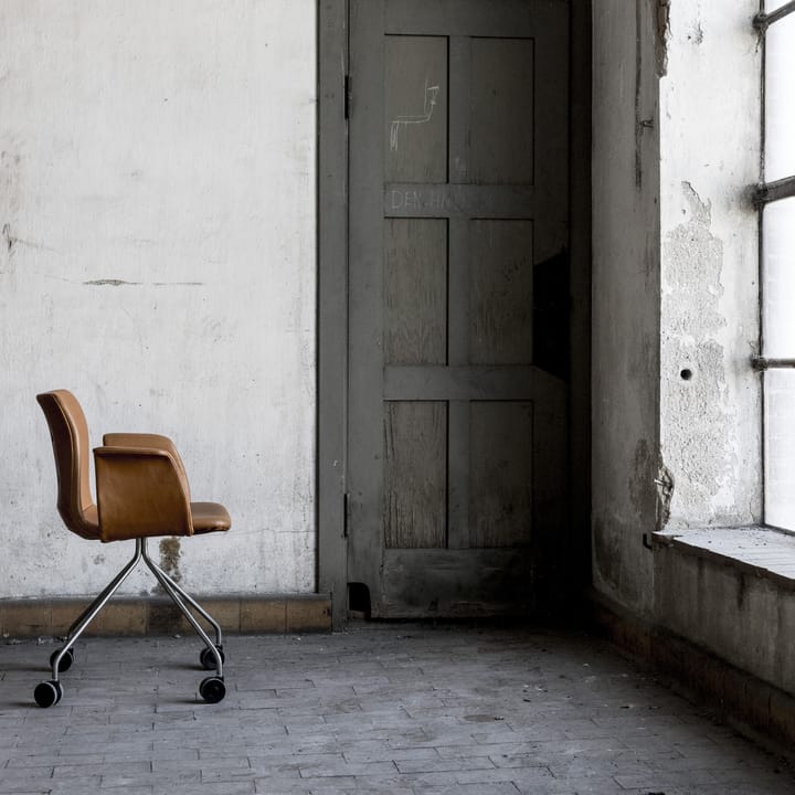 Primum stol med armstöd lädersits - Zenso 2-Rostfritt snurrstativ - Bent Hansen
