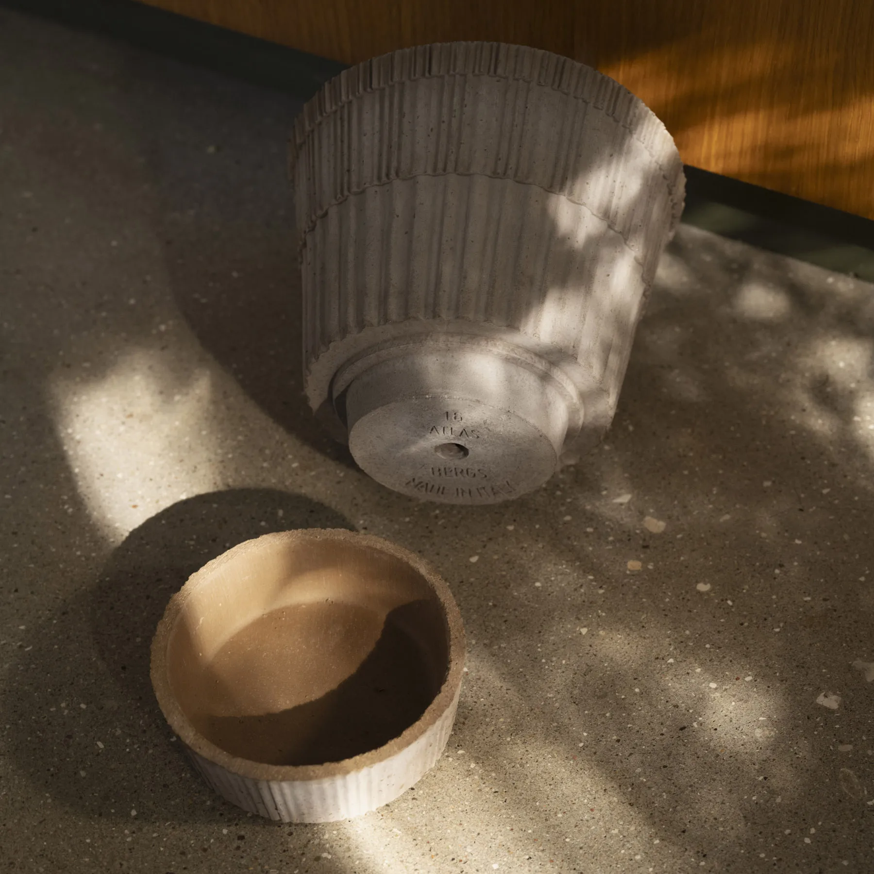 Atlas raw kruka med fat, Grey, Ø21 cm Bergs Potter