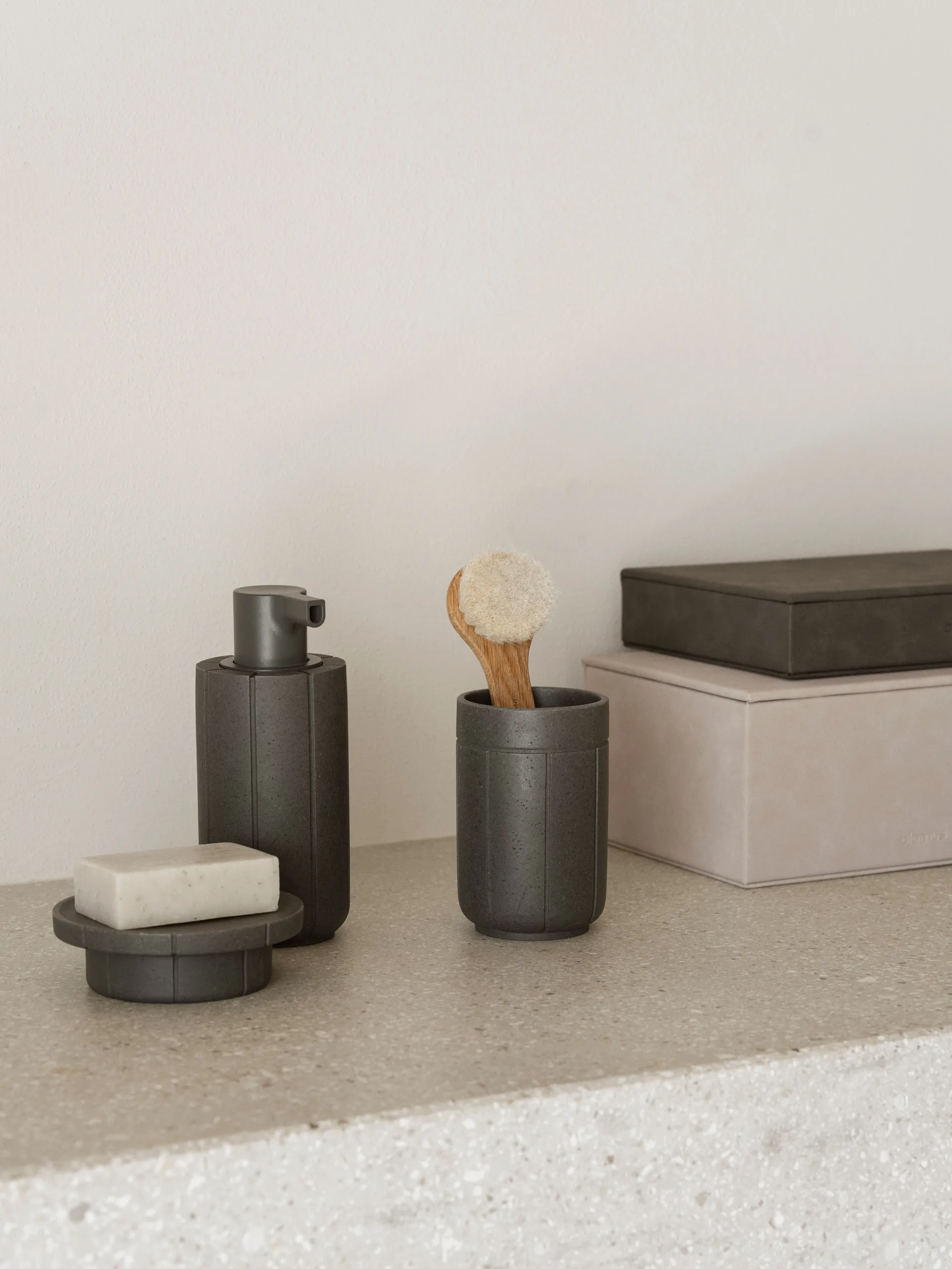 Kua tandborstmugg, Cedar Wood, Ø7x11 cm blomus