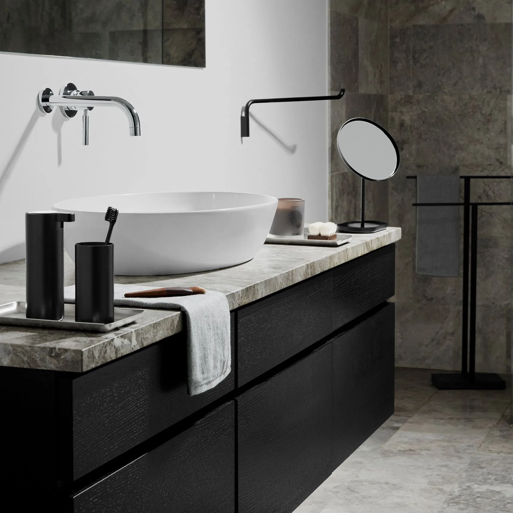 Modo handdukshängare, Svart blomus