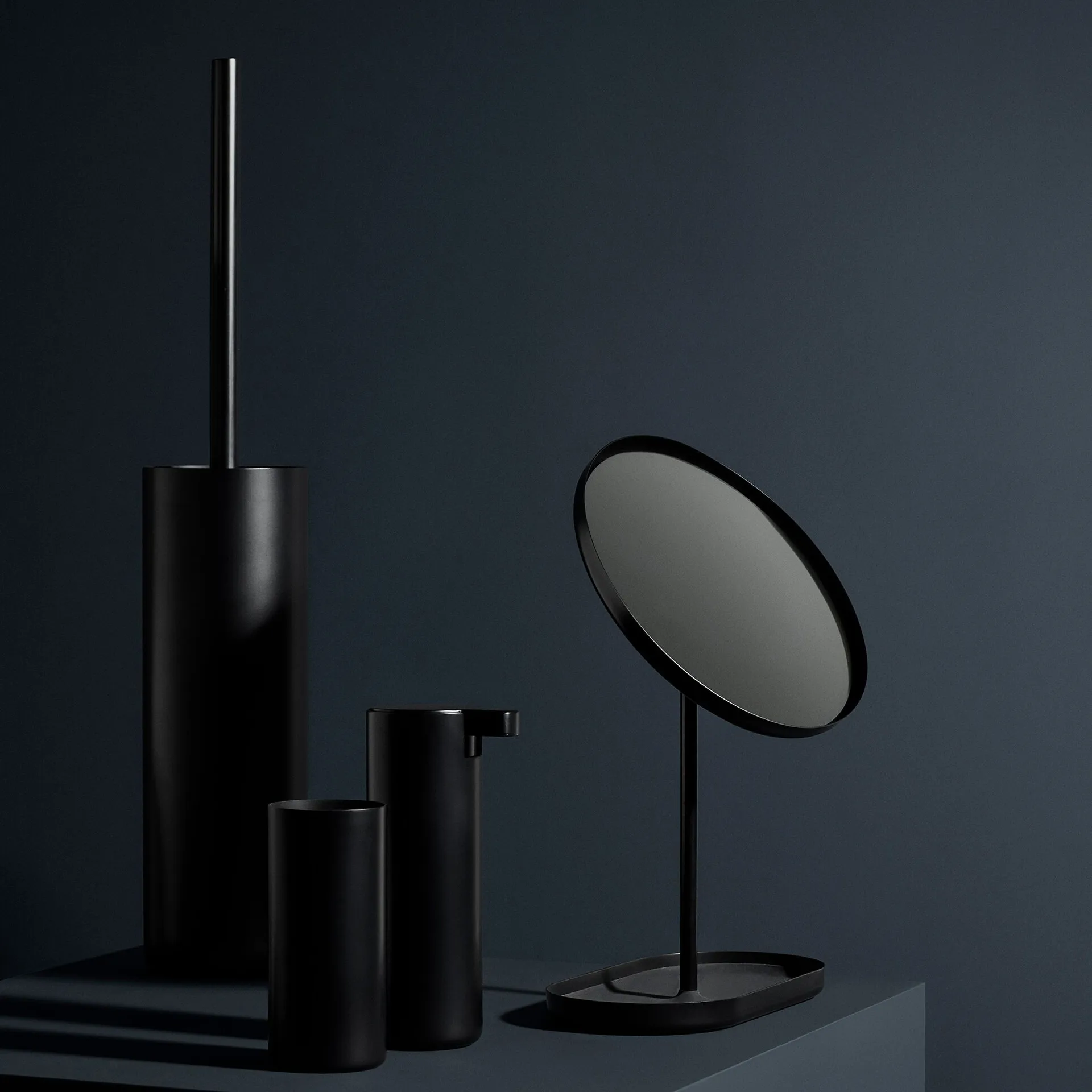 Modo tvålpump, Svart blomus