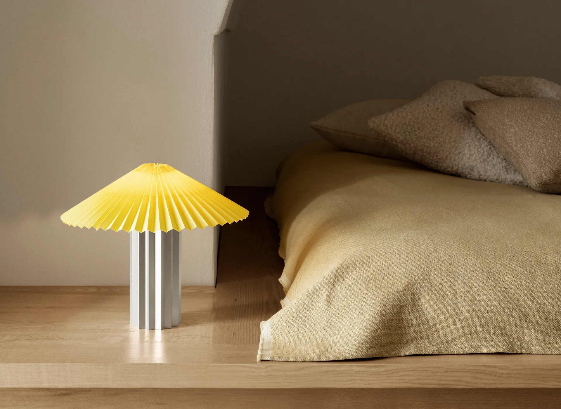 Taite bordslampa, Cream gold, Ø36,5x31 cm blomus