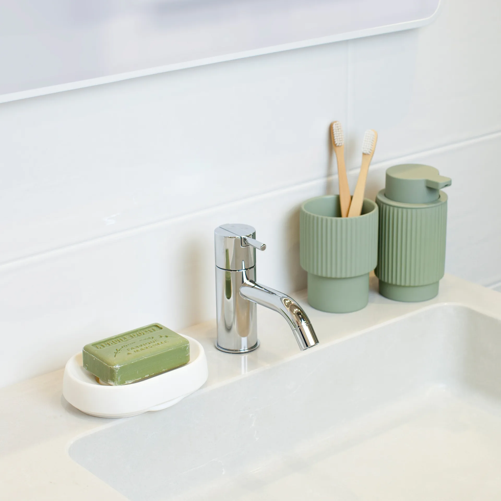 Tvålfat med dold avrinningspip silikon large, Vit Bosign