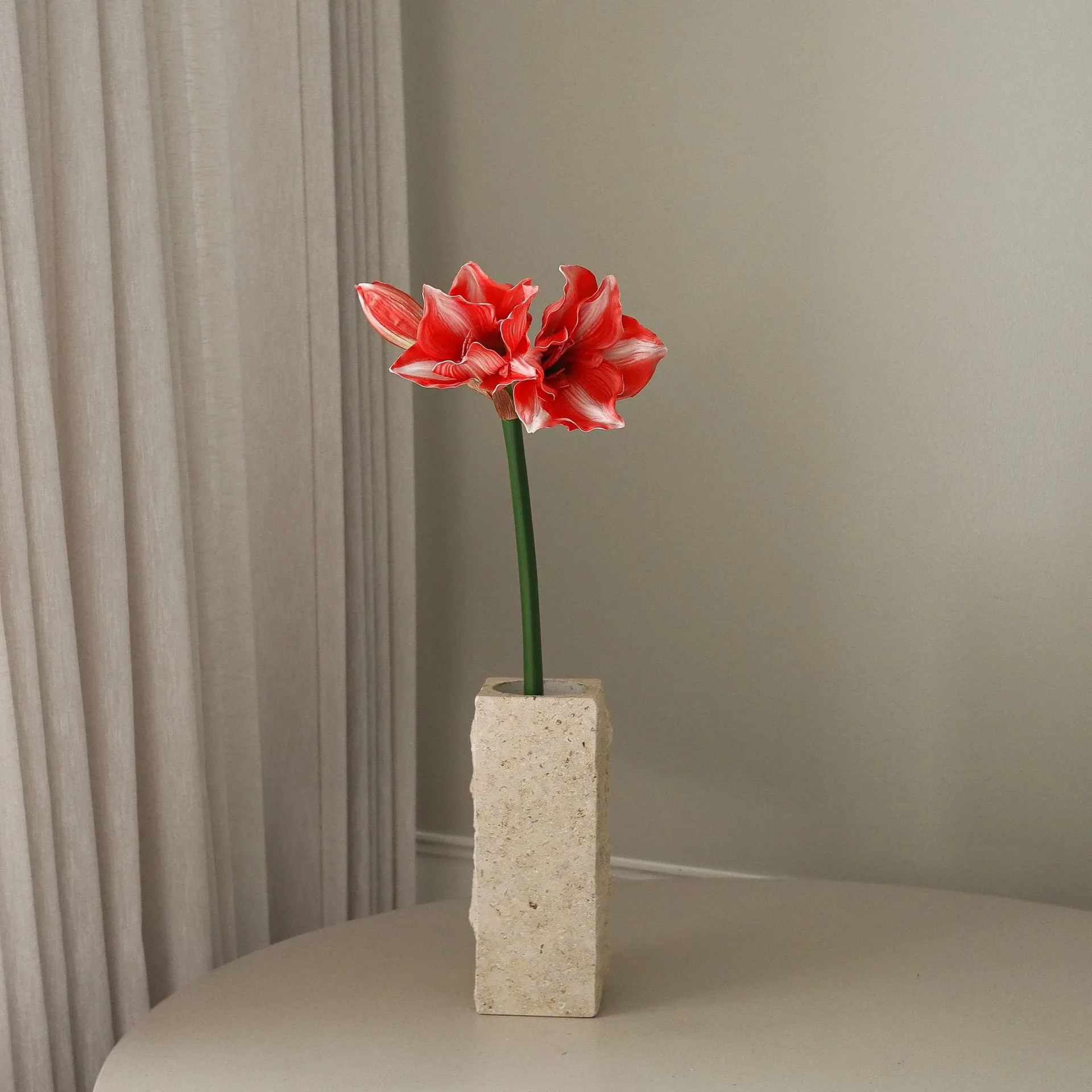 Amaryllis konstgjord blomma, Mörkröd, 72 cm Botané