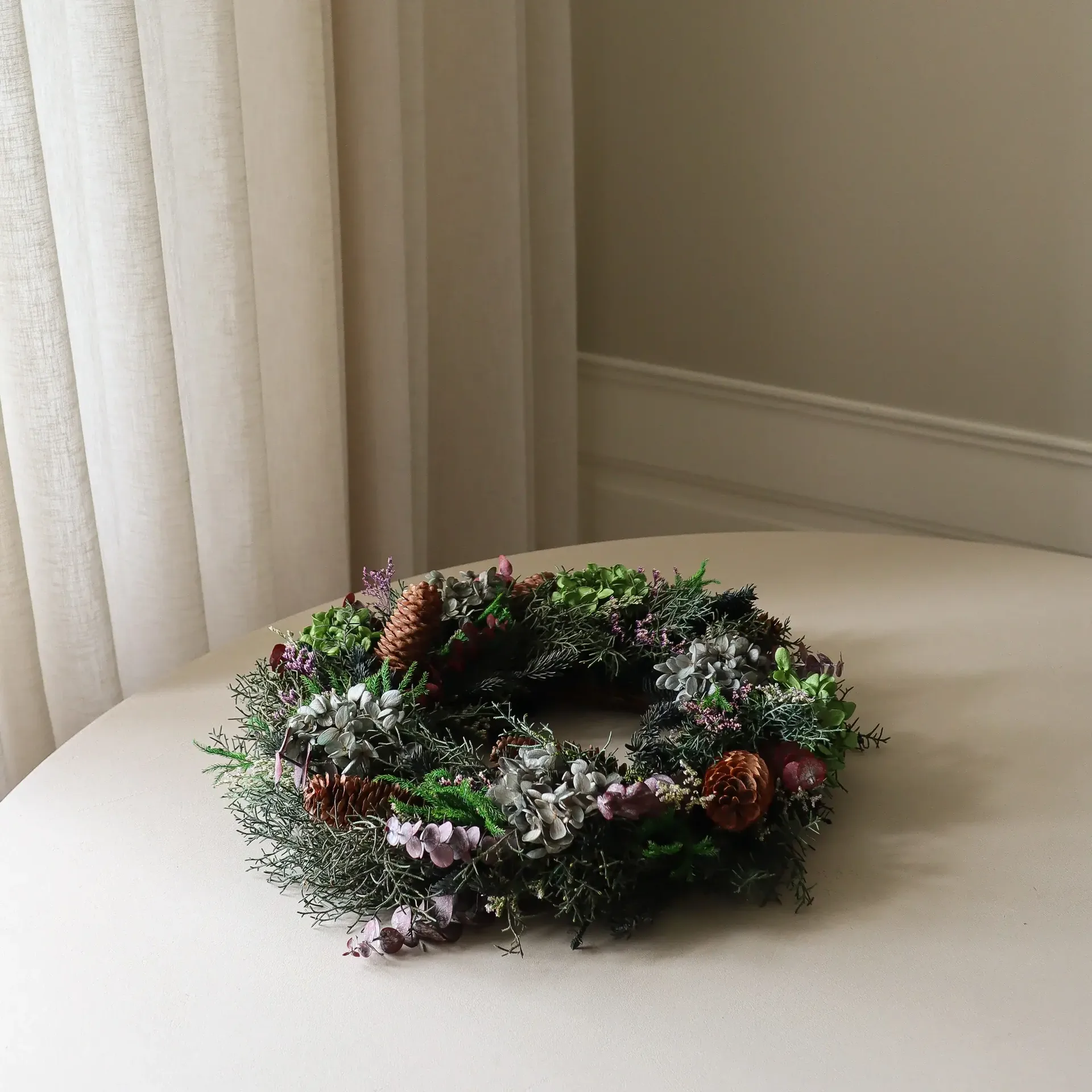Botanical Forest Wreath blomkrans, Hortensia-eukalyptus-barrgrenar-kottar, Ø40 cm Botané
