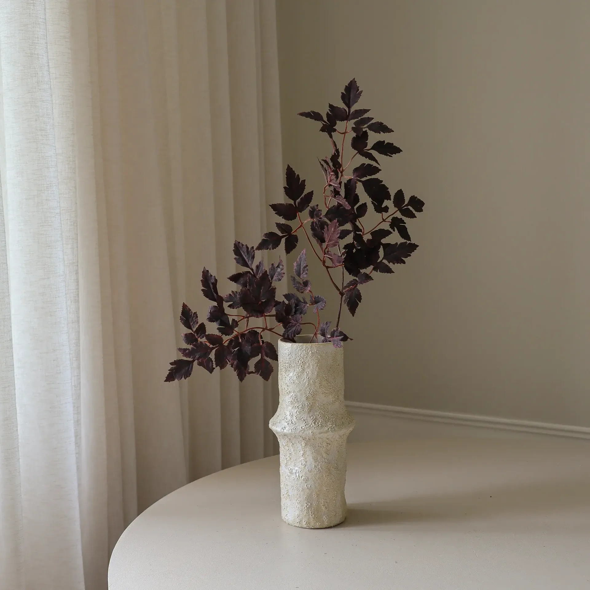 Burgundy Plum Leaves konstgjord bukett, Red, 85 cm, 1 st Botané