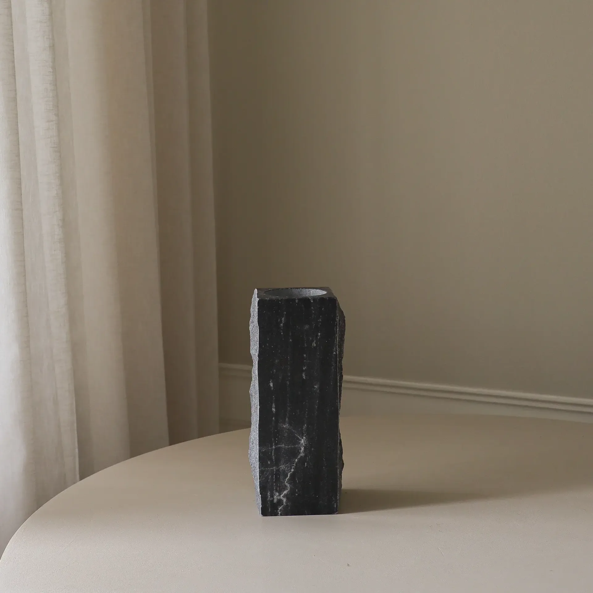 Cartier Edge marmorvas, Medium, 30 cm Botané