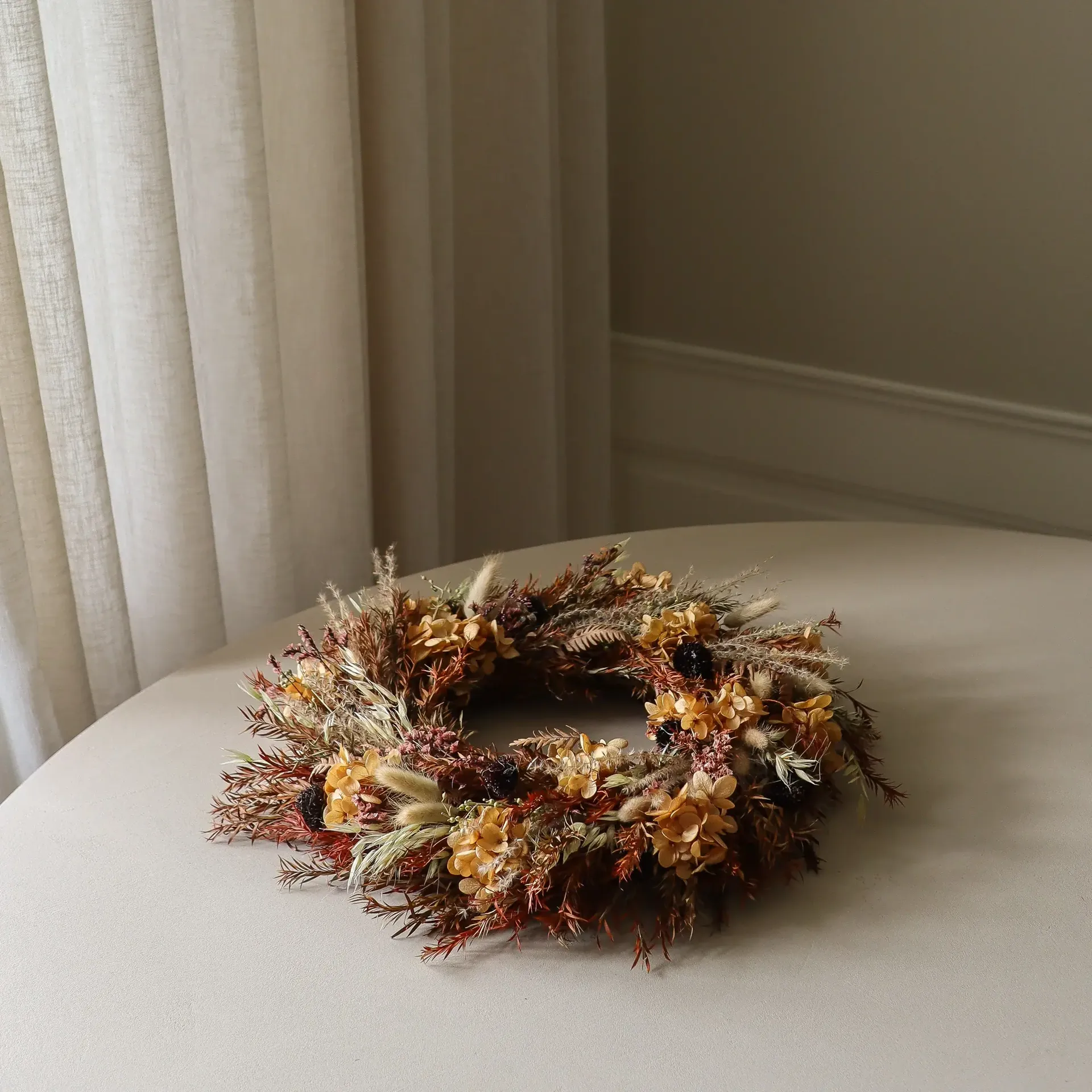 Golden Meadow Wreath blomkrans, Hortensia-torkat gräs-ormbunke-haröron, Ø40 cm Botané