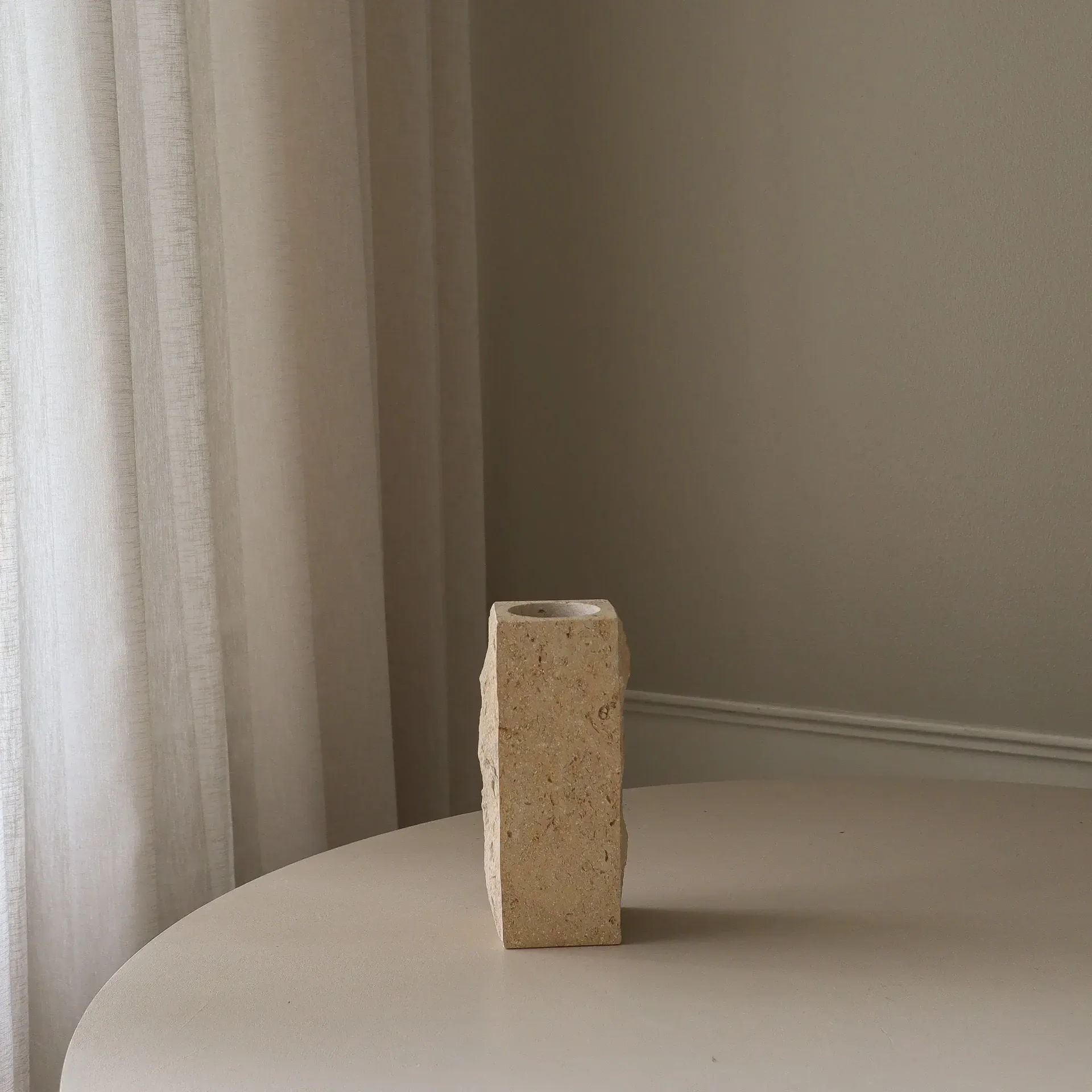 Limestone Edge marmorvas, Small, 25 cm Botané