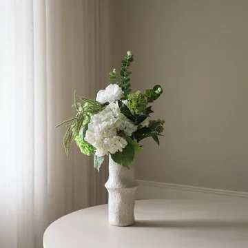 Smashed Avocado konstgjord bukett - Hortensia-pion-amarant-skimmiabär-eucalyptus 12 st - Botané