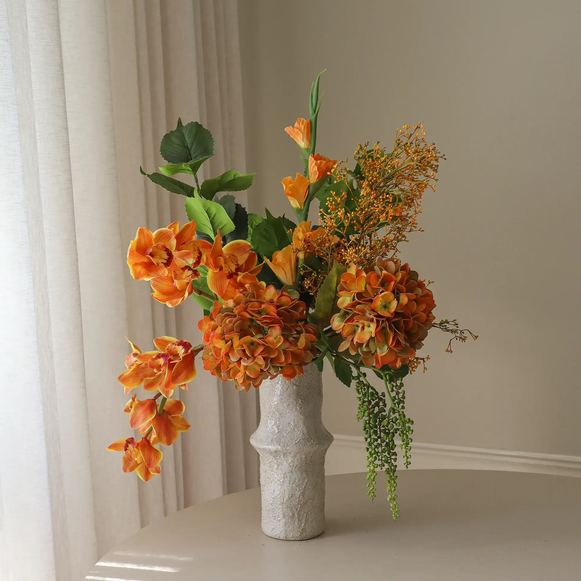 The Orangery konstgjord bukett, Cymbidiumorkidé-gladiolus-hortensia, 85 cm, 10 st Botané