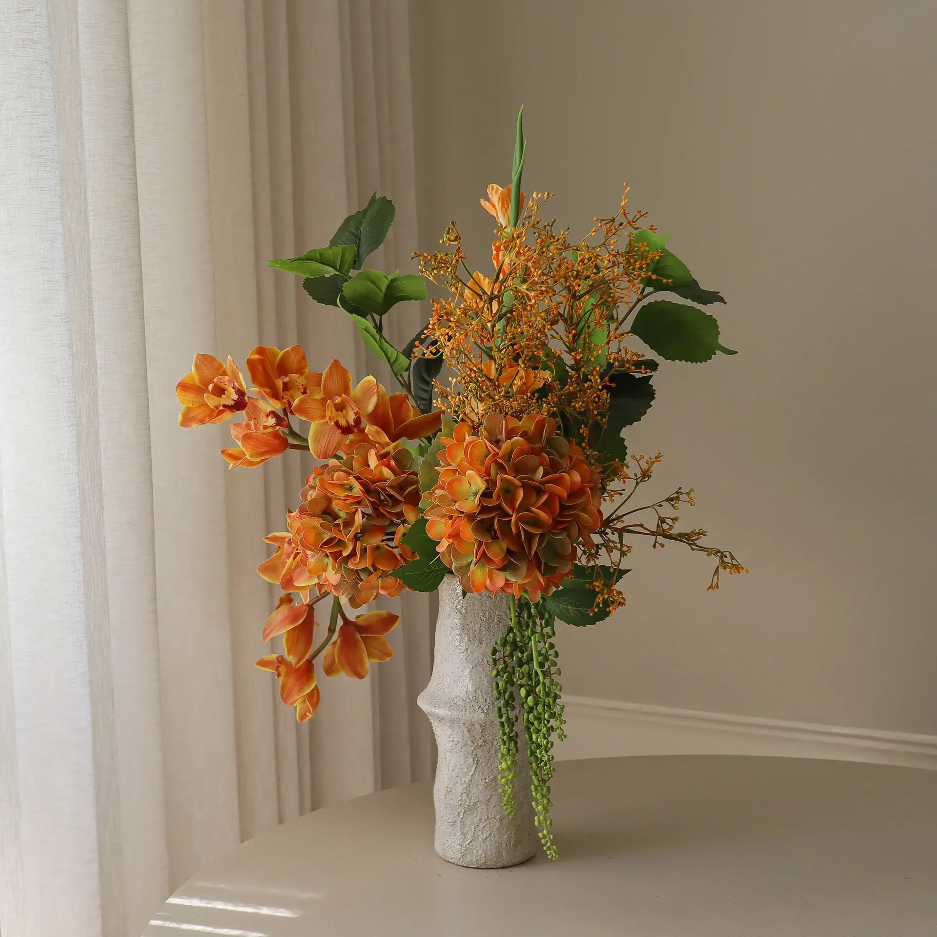 The Orangery konstgjord bukett, Cymbidiumorkidé-gladiolus-hortensia, 85 cm, 10 st Botané