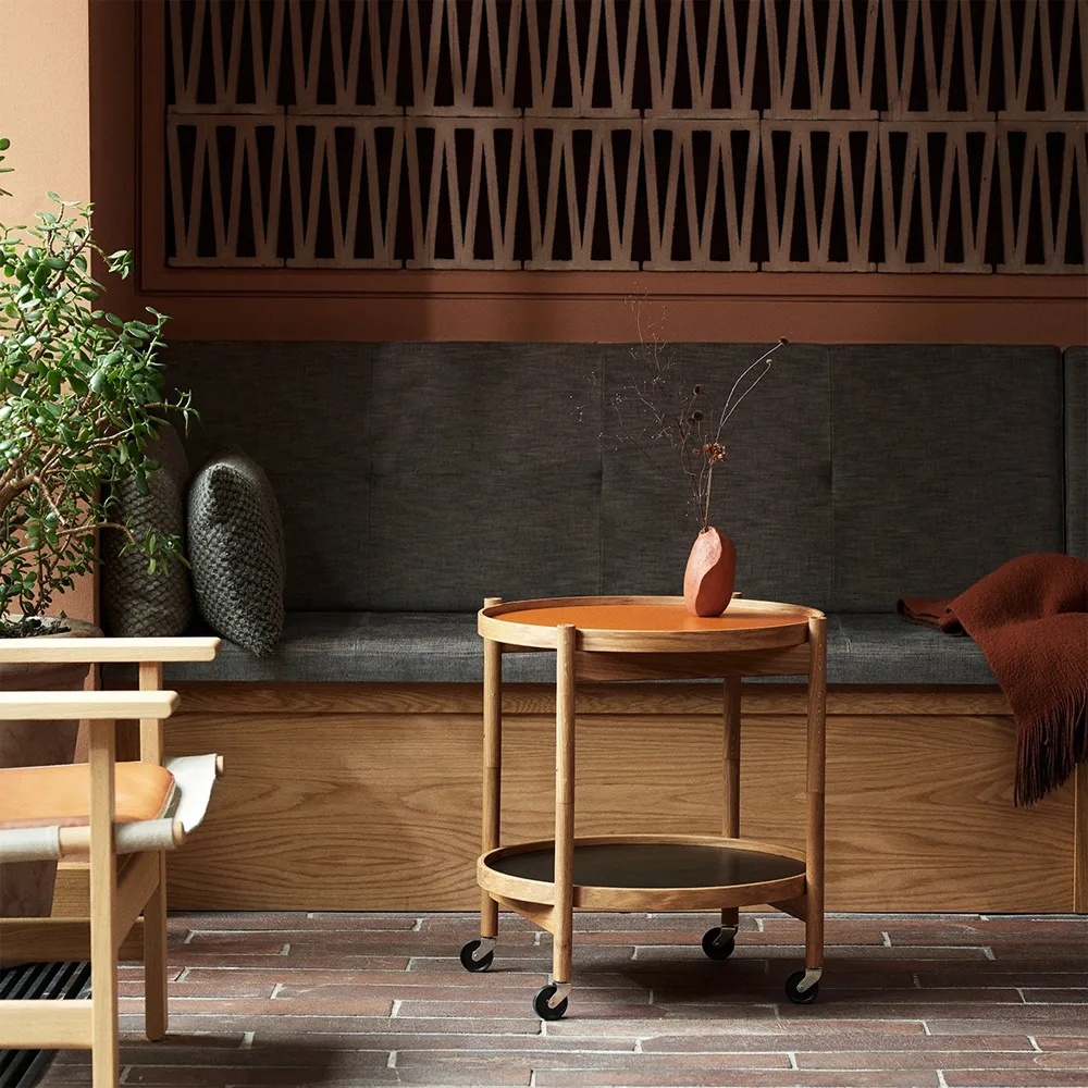 Bølling Tray Table model 50 rullbord, valnötsfanér, oljat valnötsstativ Brdr. Krüger