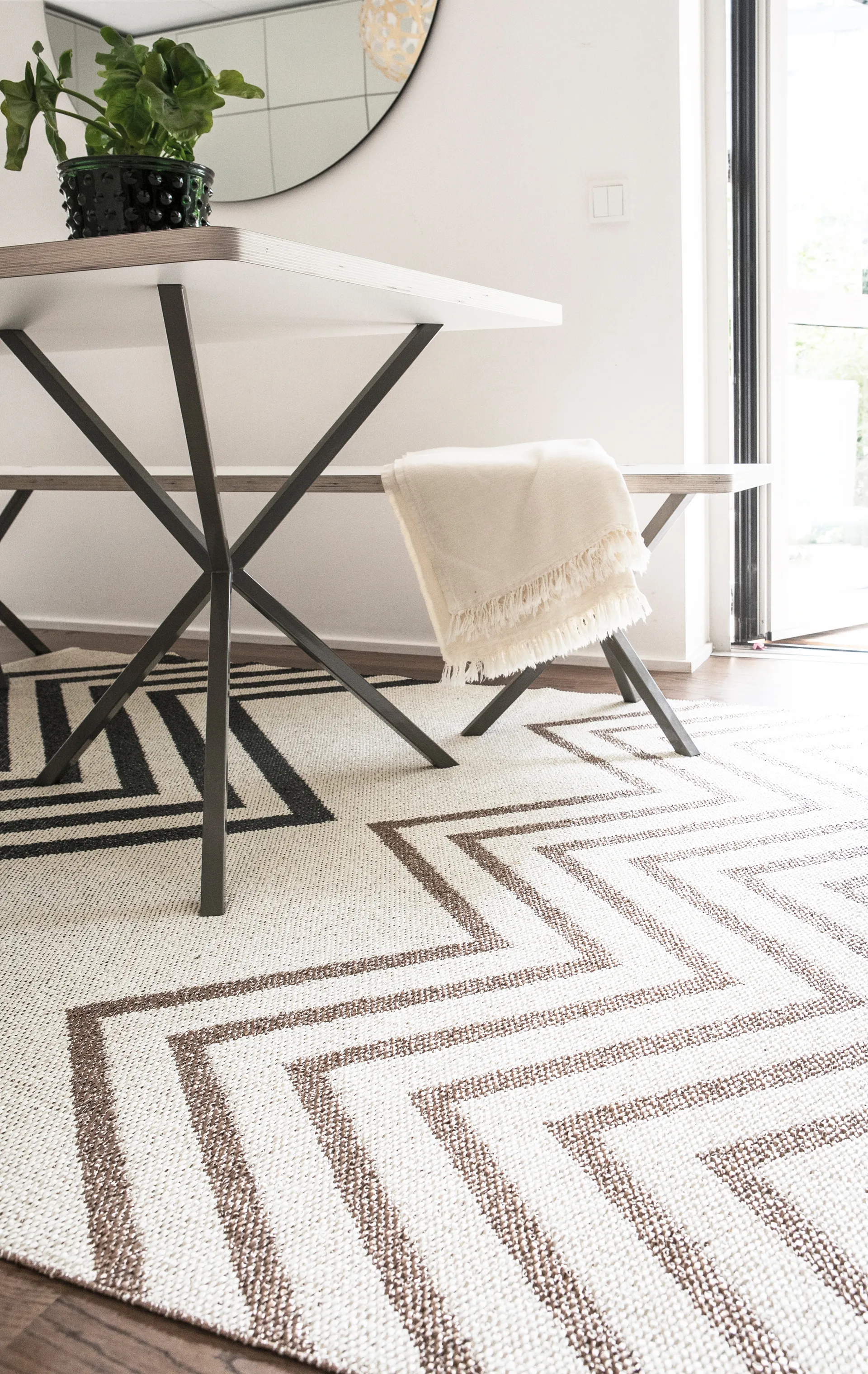 Sapmi plastmatta 170x250 cm, sparkle (svart, koppar) Brita Sweden