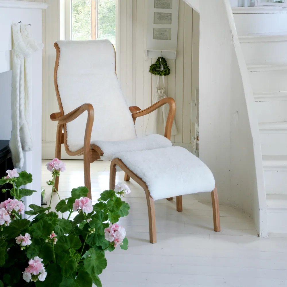 Torparen/Patronen fotpall, fårskinn graphite, oljad ek Bröderna Anderssons