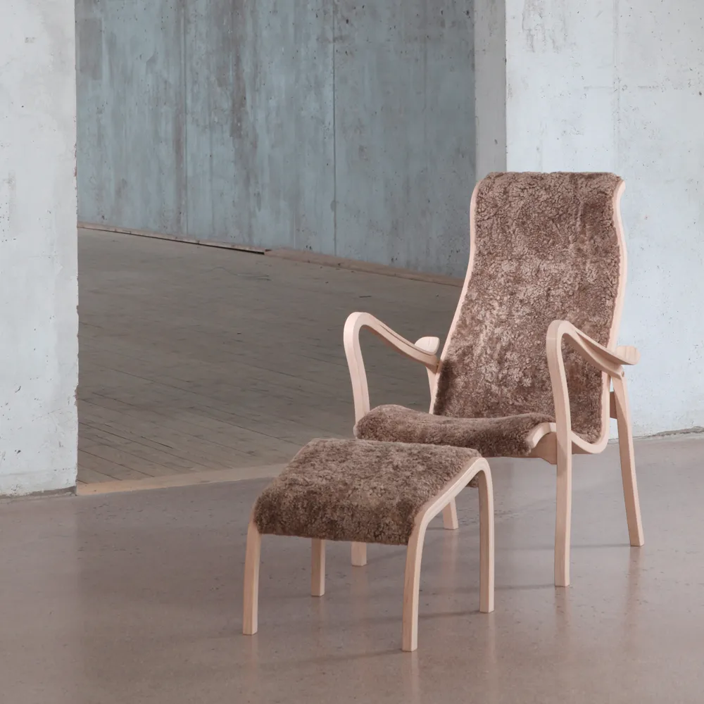 Torparen/Patronen fotpall, fårskinn sahara, oljad ek Bröderna Anderssons