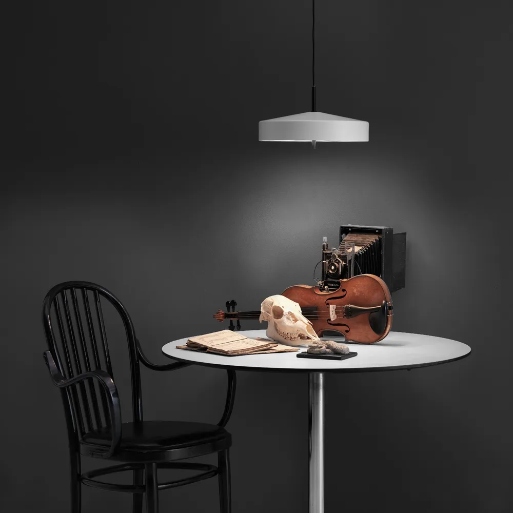 Cymbal pendel, röd matt, svart sladd, ø46 cm Bsweden