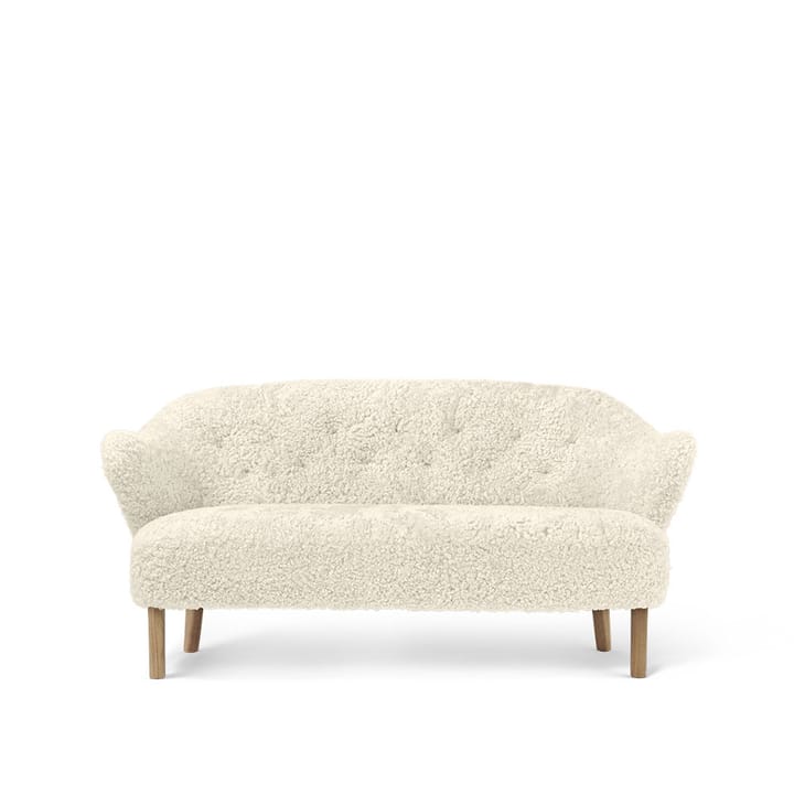 Ingeborg 2,5-sits soffa - fårskinn offwhite, ben ek natur - By Lassen