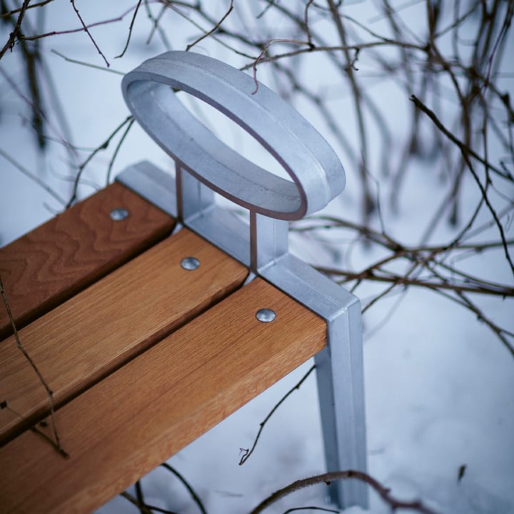 Skillinge bänk, Ek olja, rå aluminiumstativ Byarums bruk