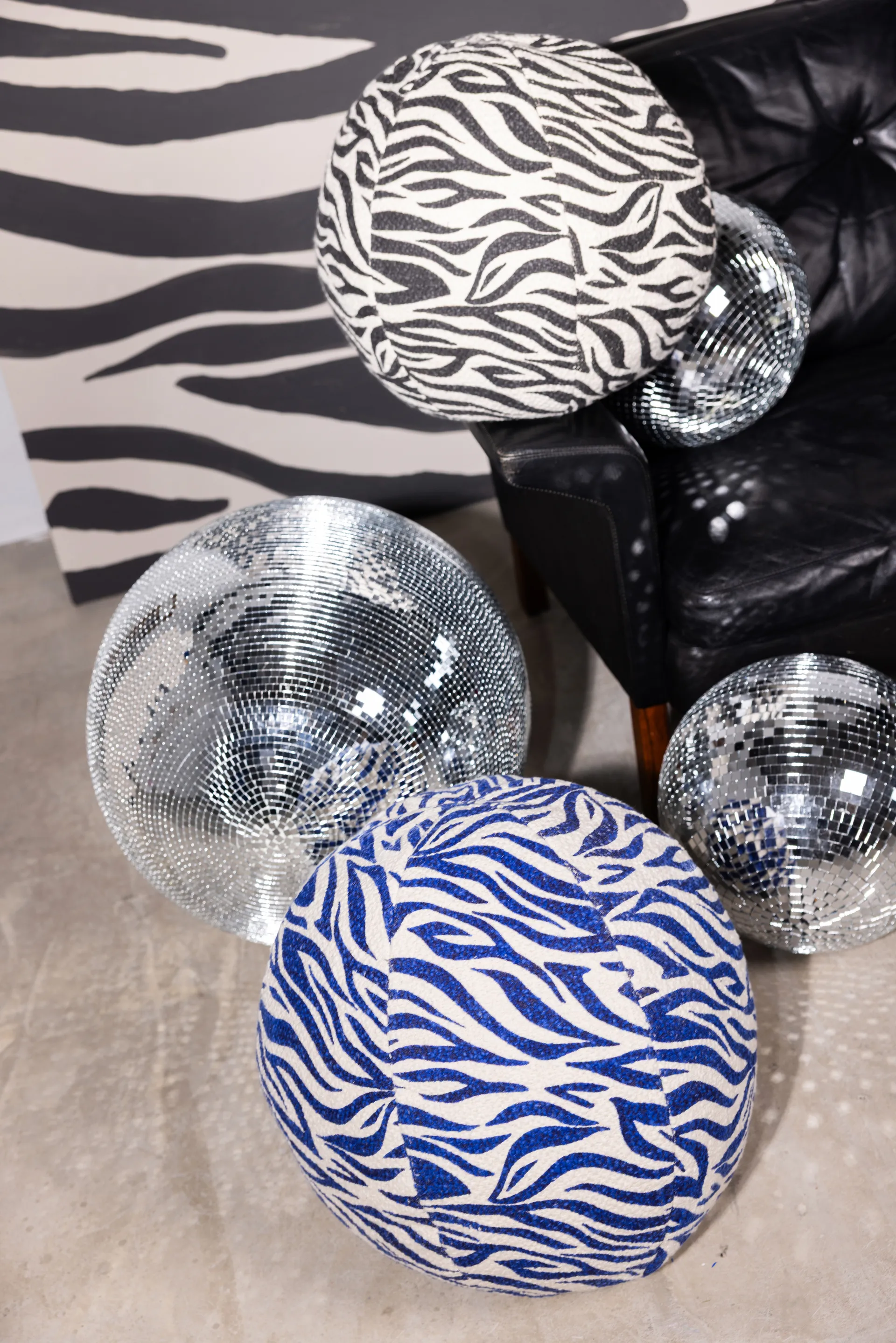 Anima kudde Ø35 cm, Zebra-svart Byon