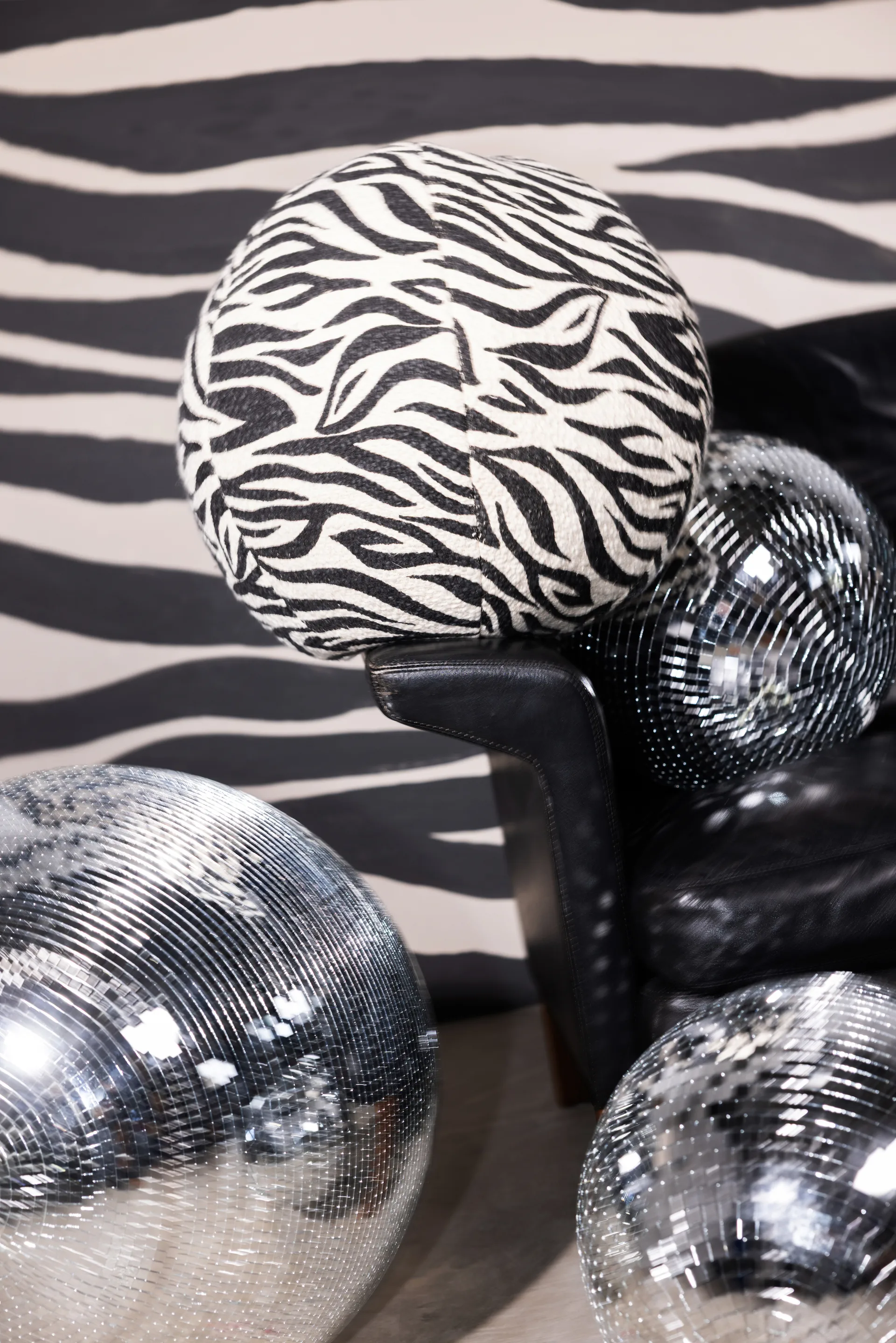 Anima kudde Ø35 cm, Zebra-svart Byon