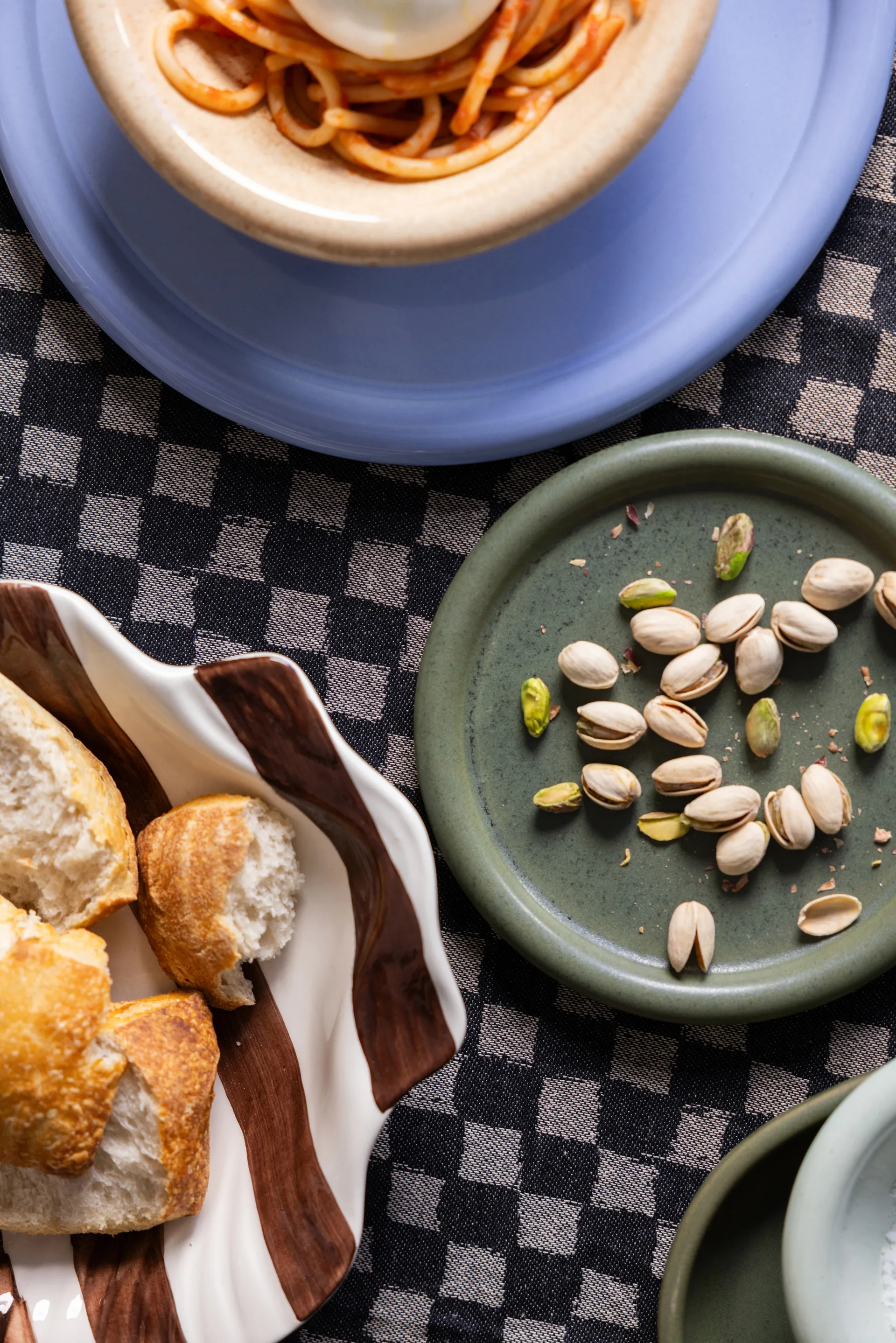 Armona stripe tallrik 23,5x23,5 cm, Mörkbrun-vit Byon