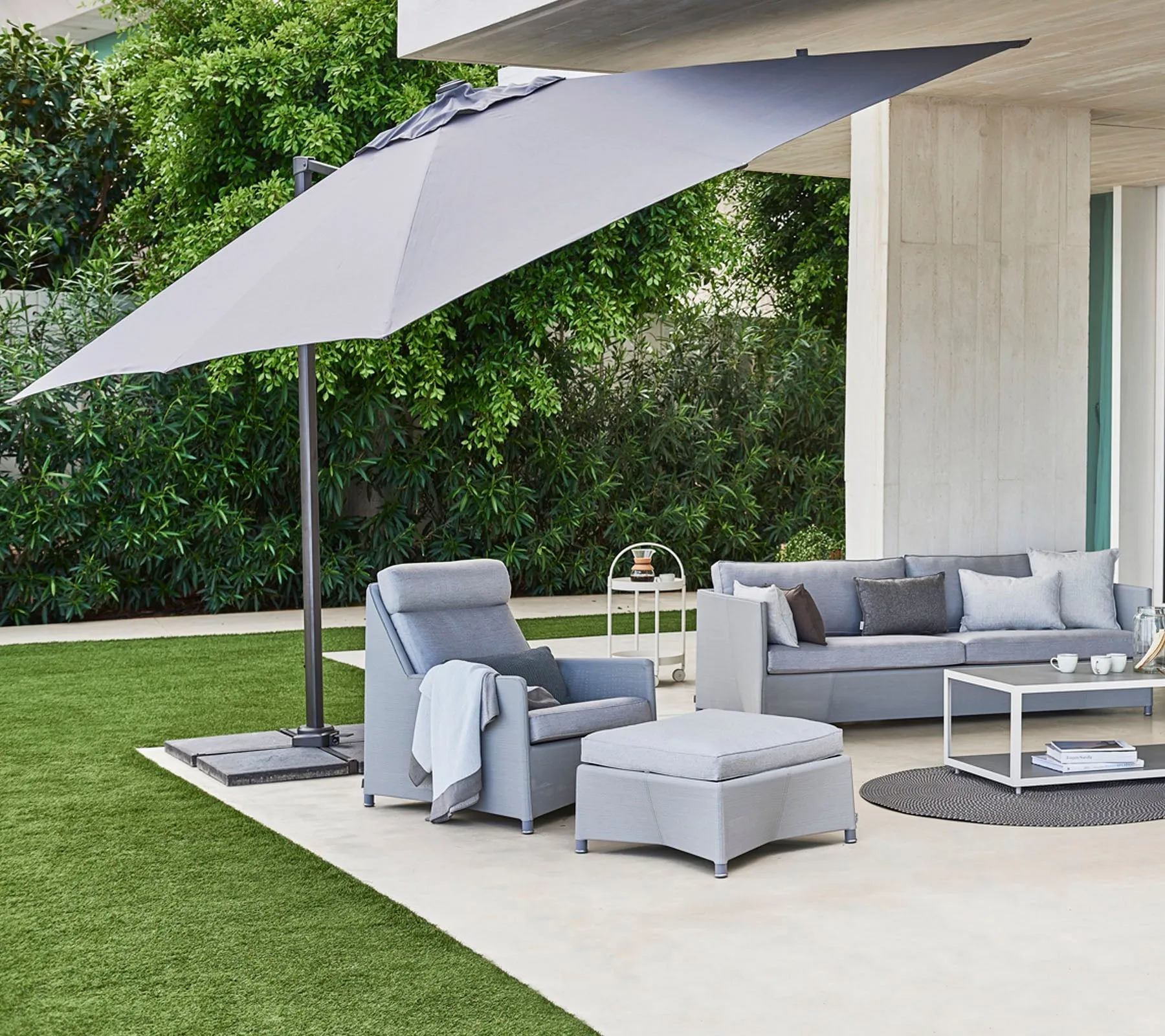 Hyde Luxe Tilt parasoll 300x300 cm, Dusty white-silveranodiserat stativ Cane-line