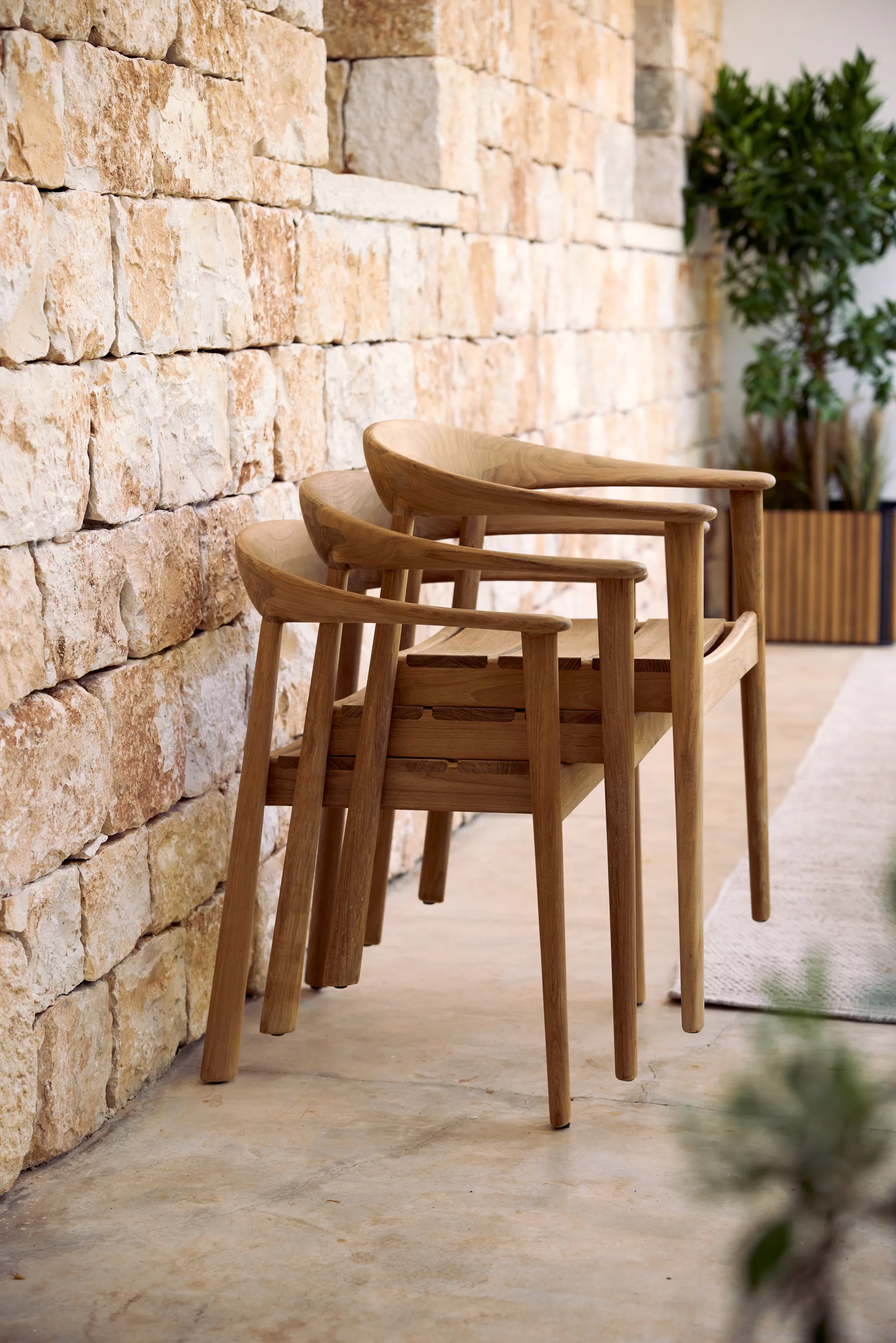 Majestic karmstol, Teak Cane-line