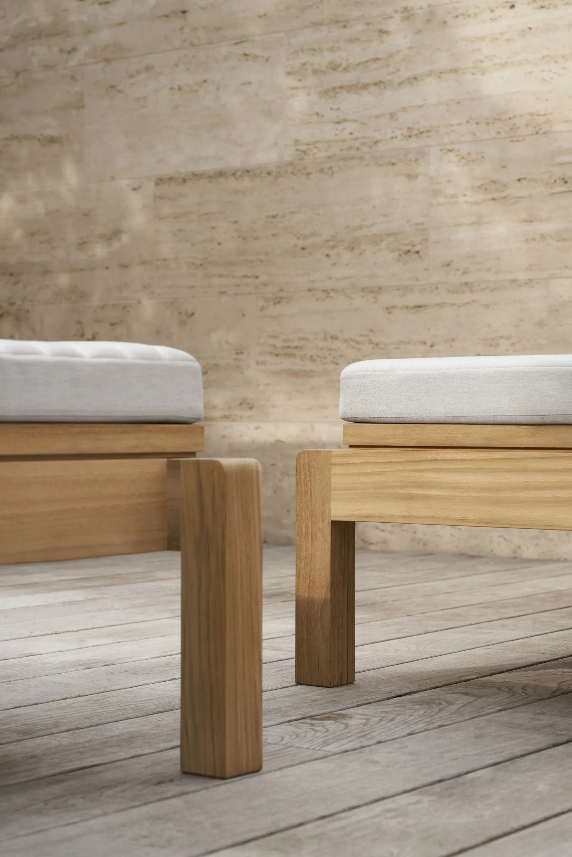 AH604F fotpall 77x78,5 cm, Obehandlad teak Carl Hansen & Søn