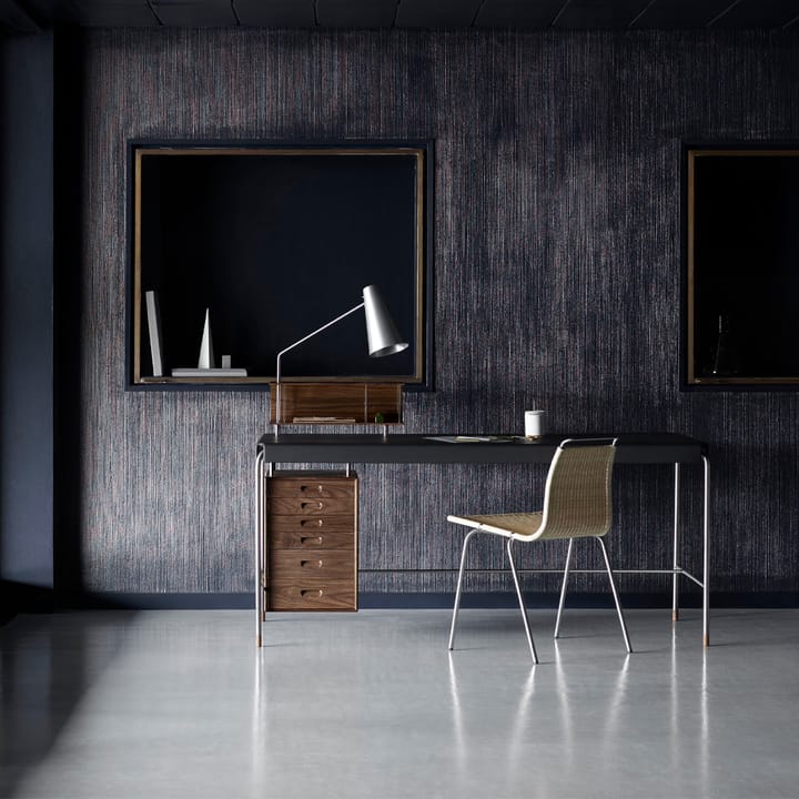 AJ52 Society Table skrivbord, Lackad valnöt inkl. belysning 160 cm Carl Hansen & Søn