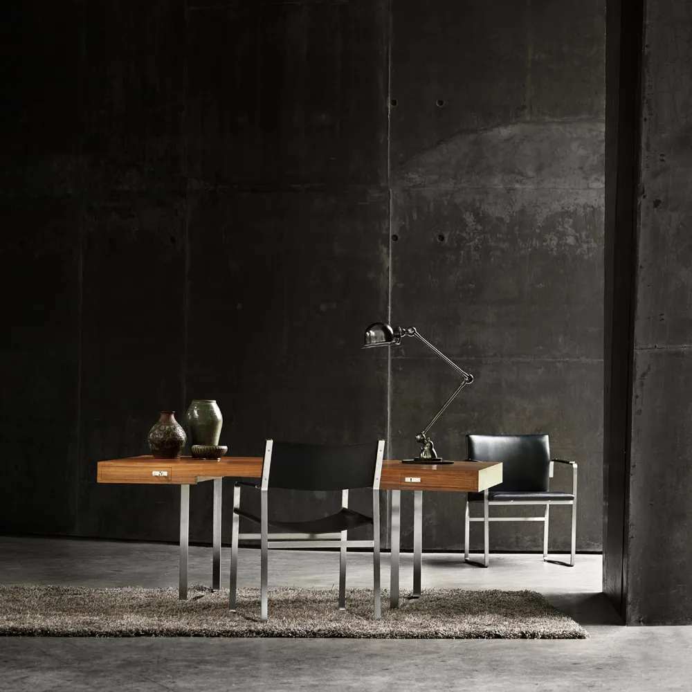 CH111 karmstol, Loke 7150 svart läder-rostfritt stativ Carl Hansen & Søn